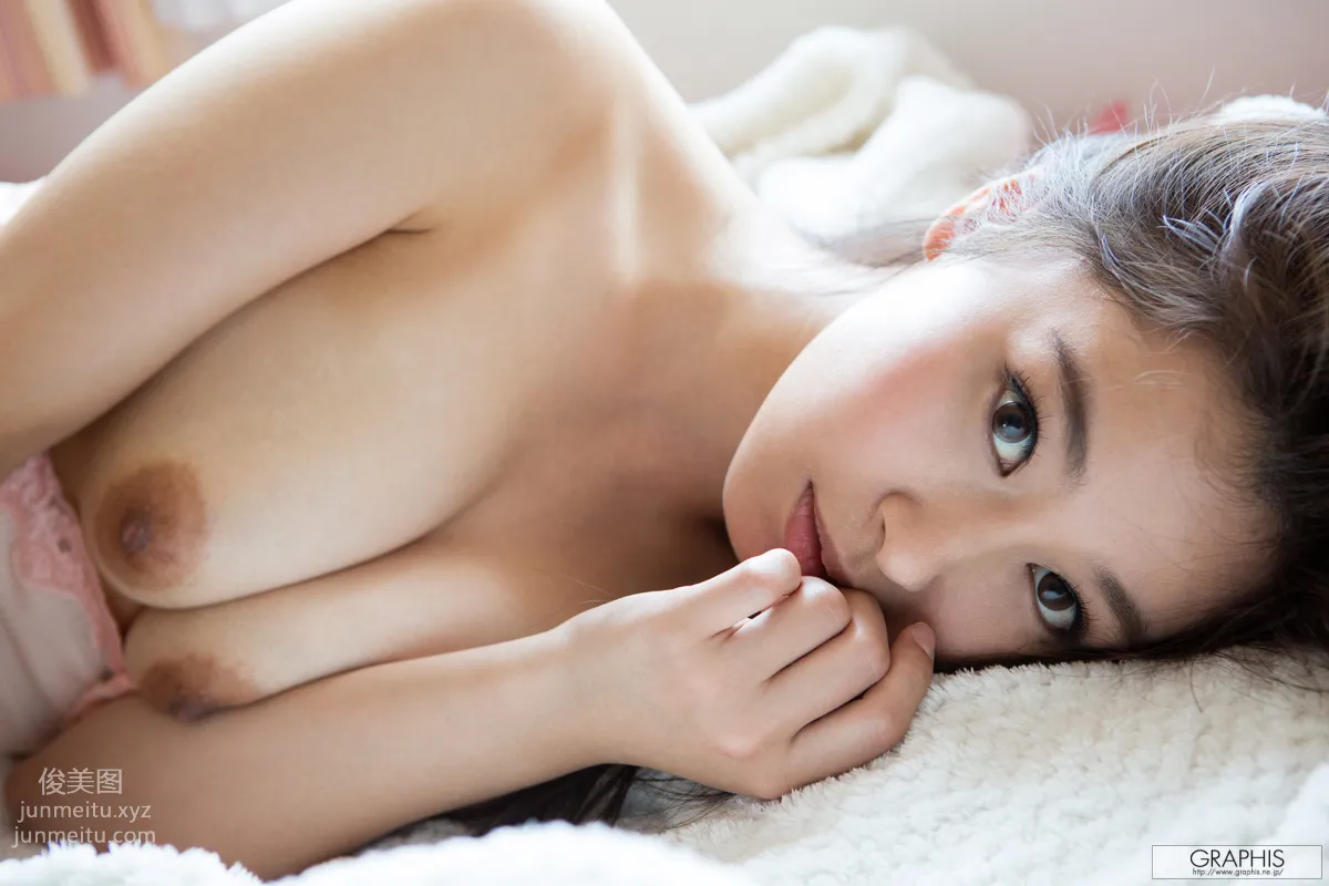 [Graphis] 2015.07.01 初脱ぎ娘 小川桃果 page 75