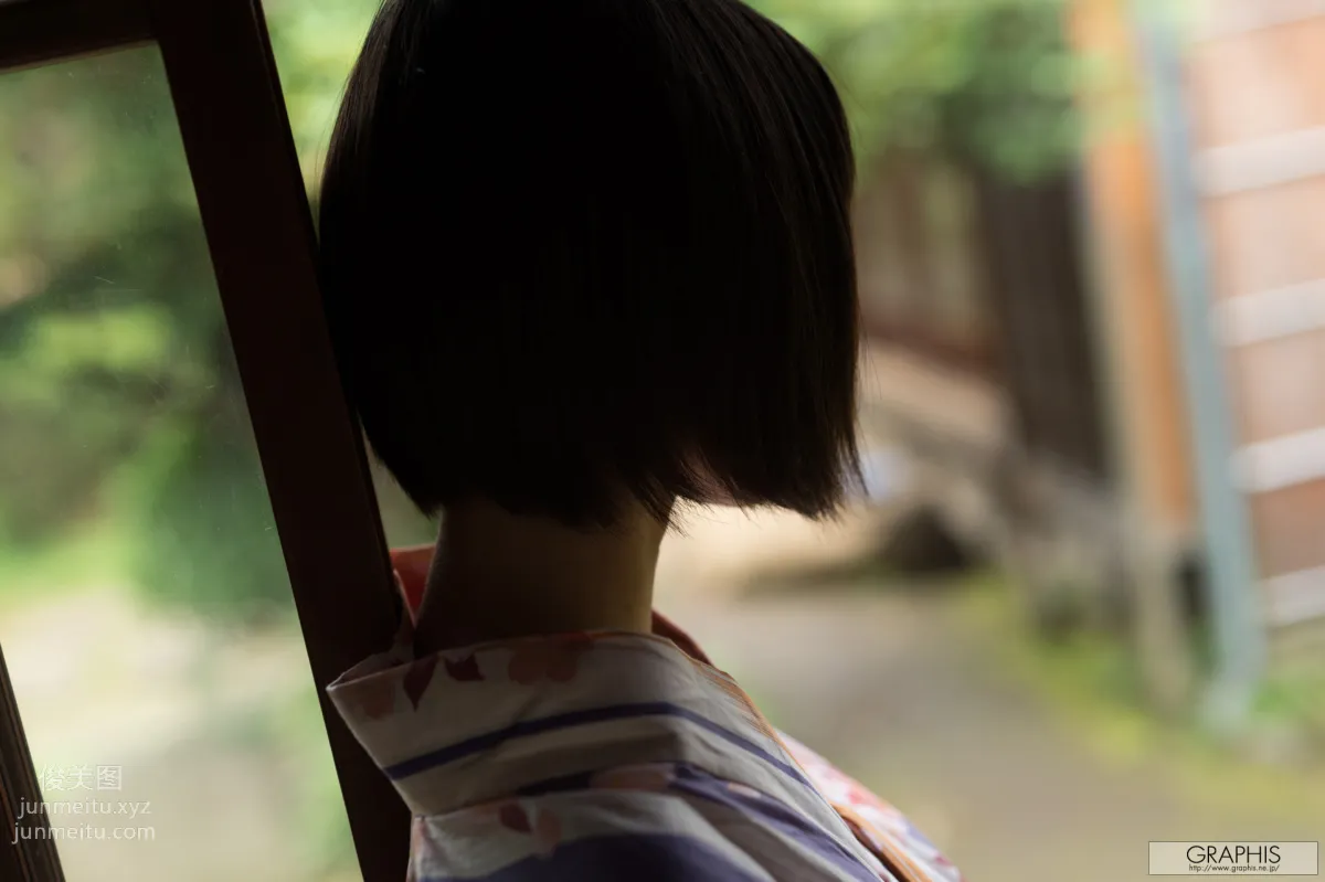 [Graphis] 2015.08.05 Gals Riku Minato 湊莉久 page 95