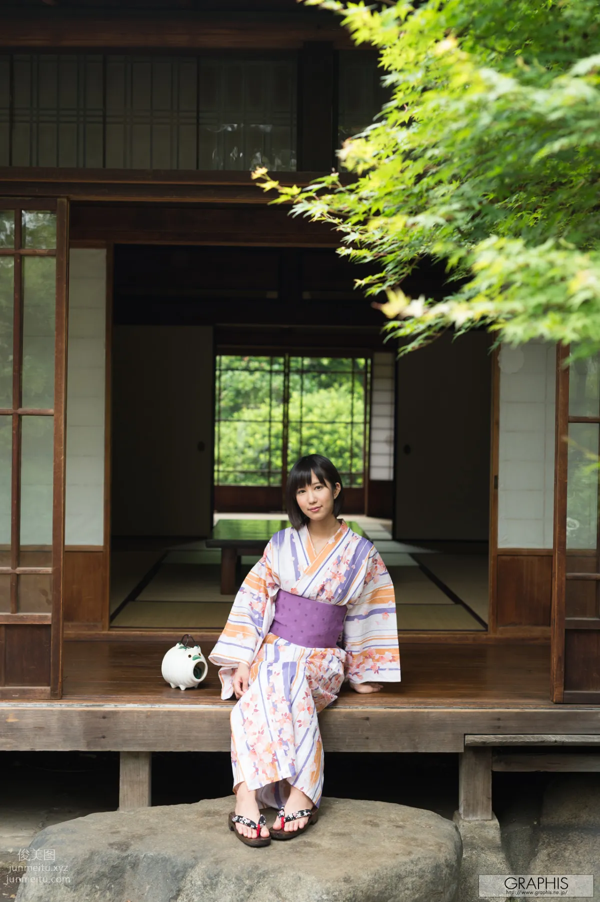 [Graphis] 2015.08.05 Gals Riku Minato 湊莉久 page 96