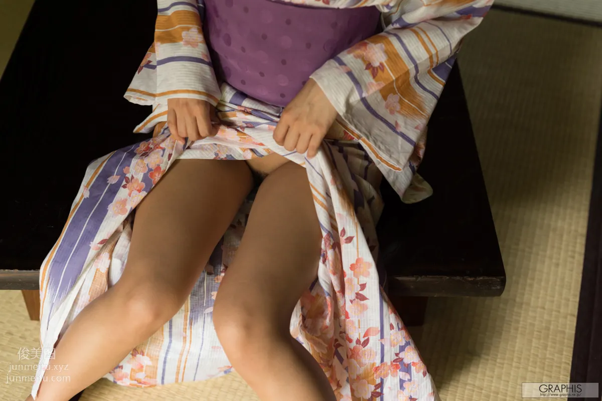 [Graphis] 2015.08.05 Gals Riku Minato 湊莉久 page 105