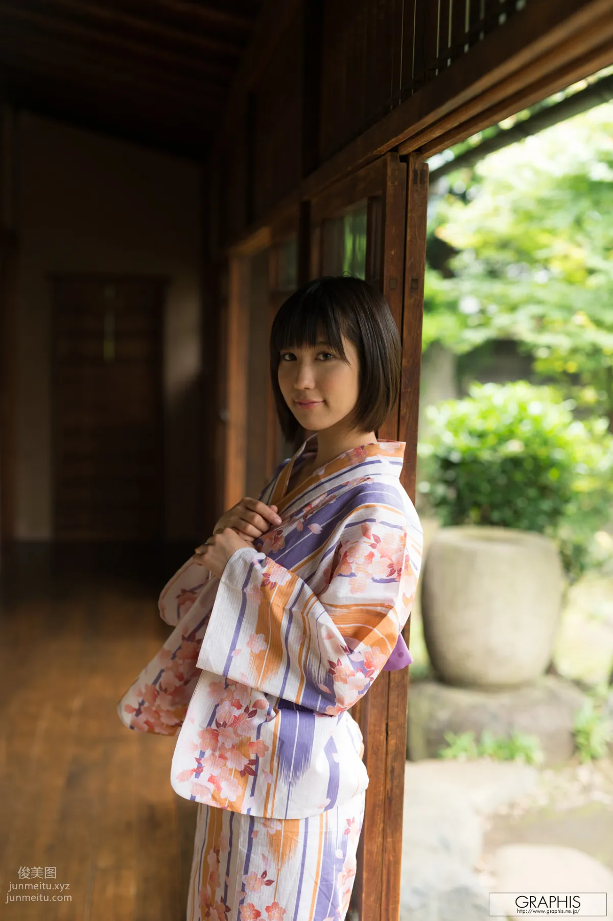 [Graphis] 2015.08.05 Gals Riku Minato 湊莉久 page 100