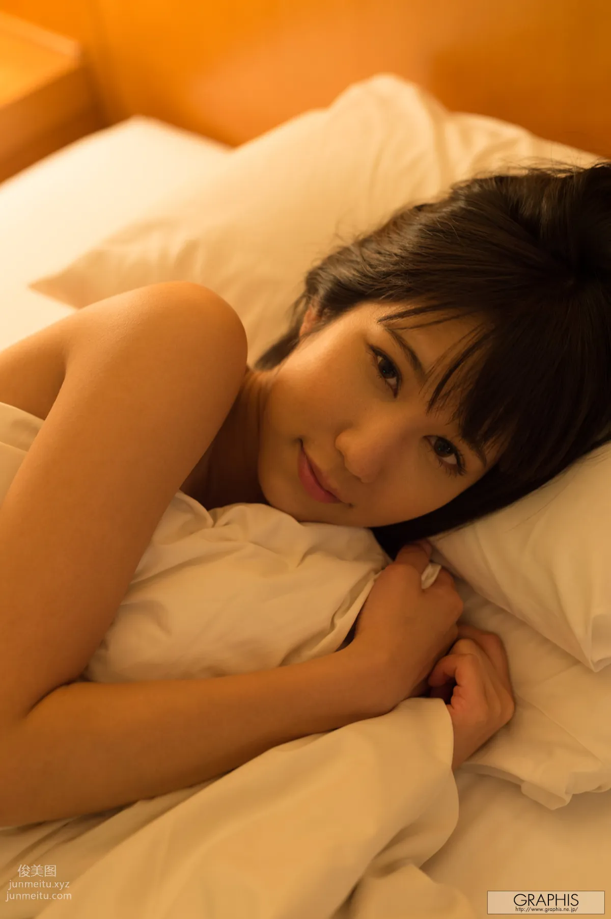 [Graphis] 2015.08.05 Gals Riku Minato 湊莉久 page 84