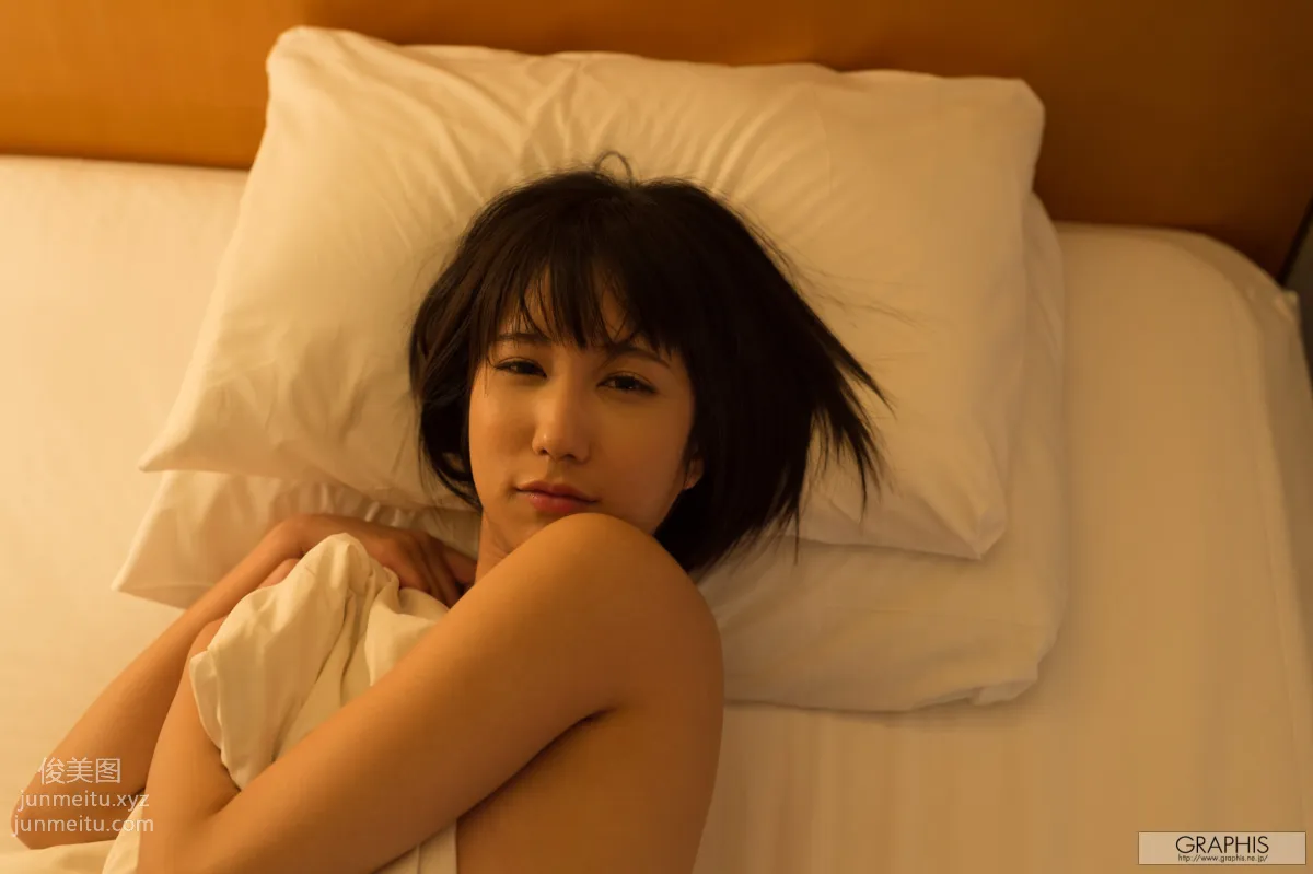 [Graphis] 2015.08.05 Gals Riku Minato 湊莉久 page 87
