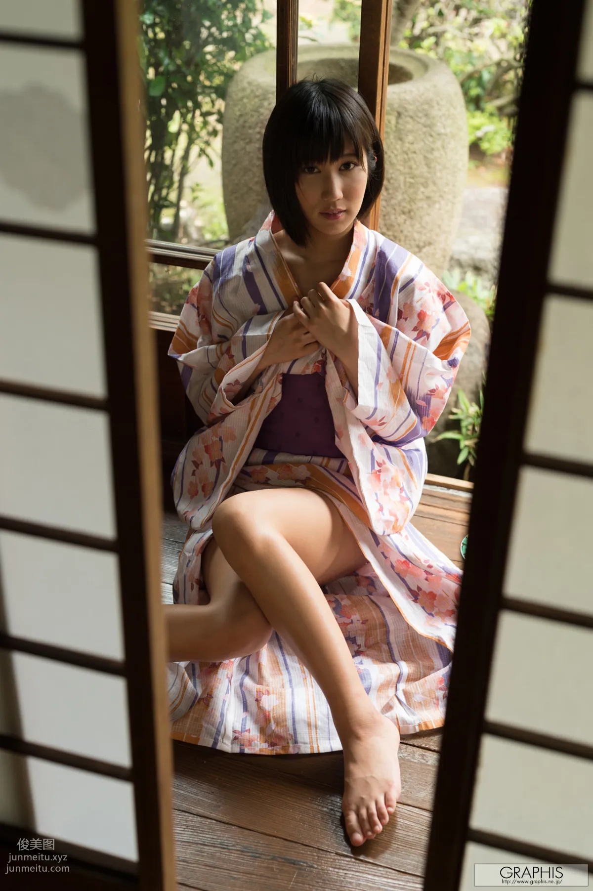 [Graphis] 2015.08.05 Gals Riku Minato 湊莉久 page 103