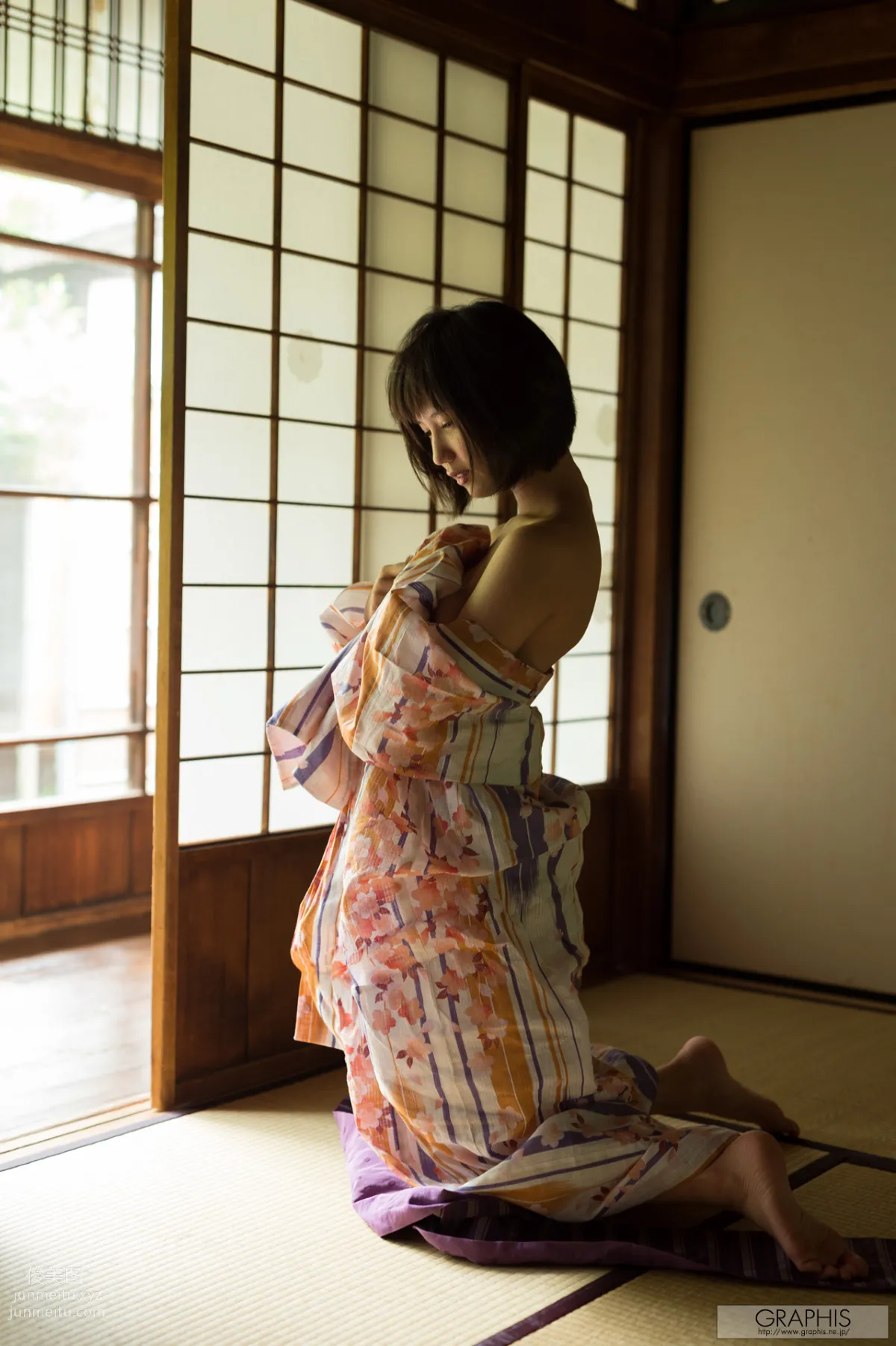 [Graphis] 2015.08.05 Gals Riku Minato 湊莉久 page 112