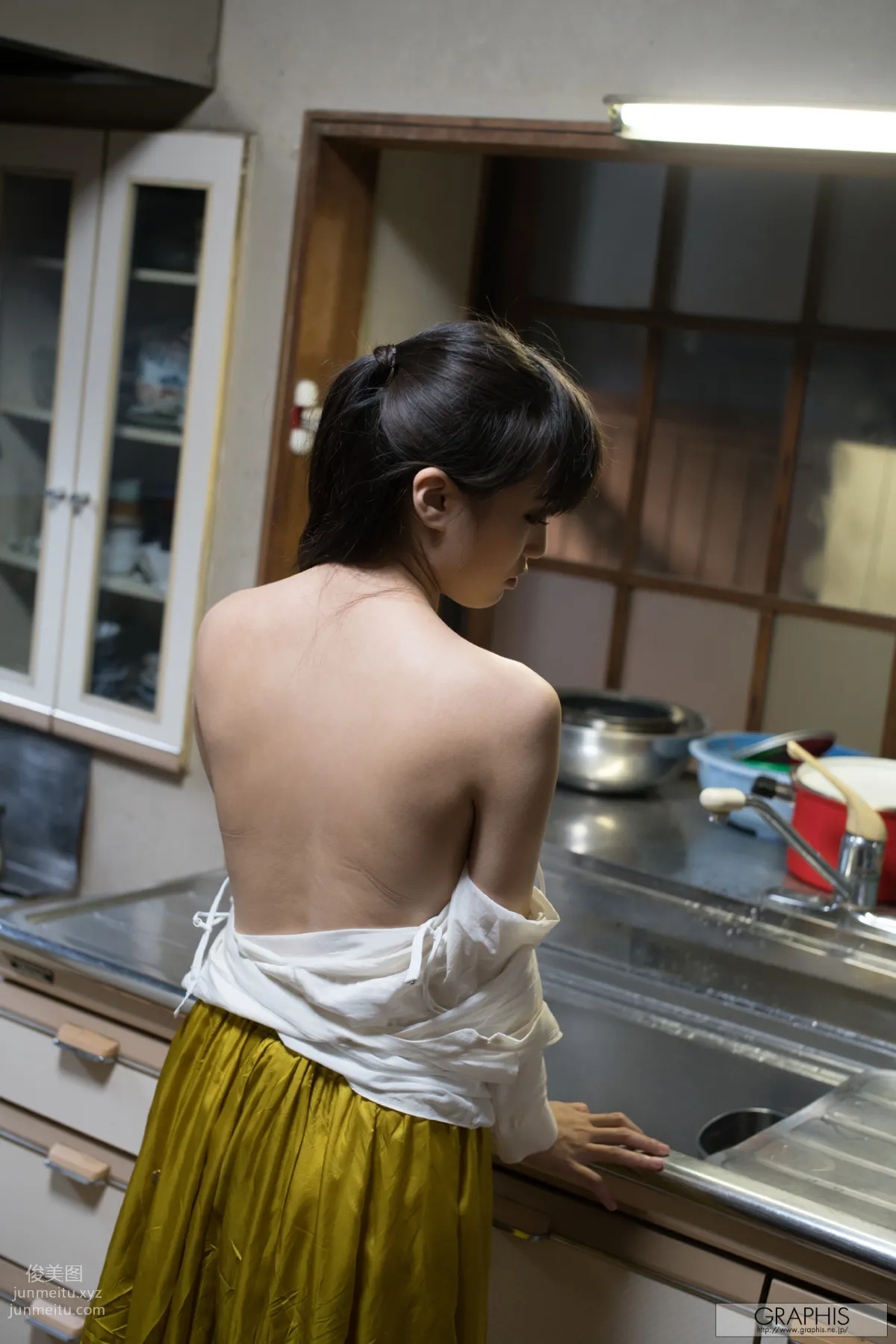 [Graphis] 2016.10.19 Gals Shoko Takahashi 高橋 しょう子 『Noble Bomb』 page 35