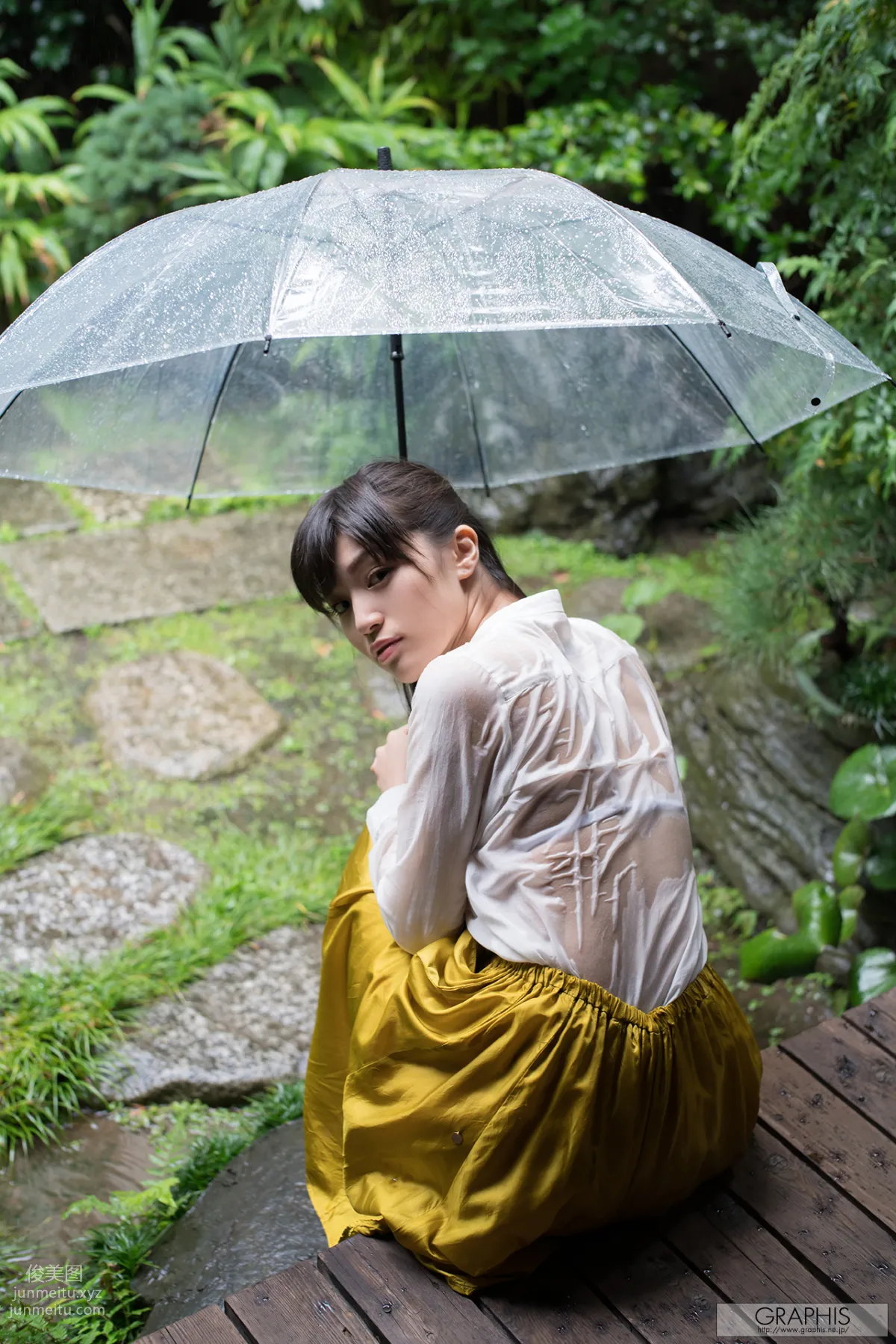[Graphis] 2016.10.19 Gals Shoko Takahashi 高橋 しょう子 『Noble Bomb』 page 15