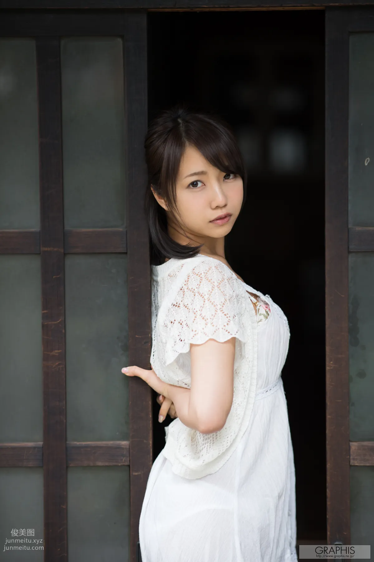 [Graphis] 2017.03.20 Makoto Toda 戸田 真琴 『Pure purification』 page 3