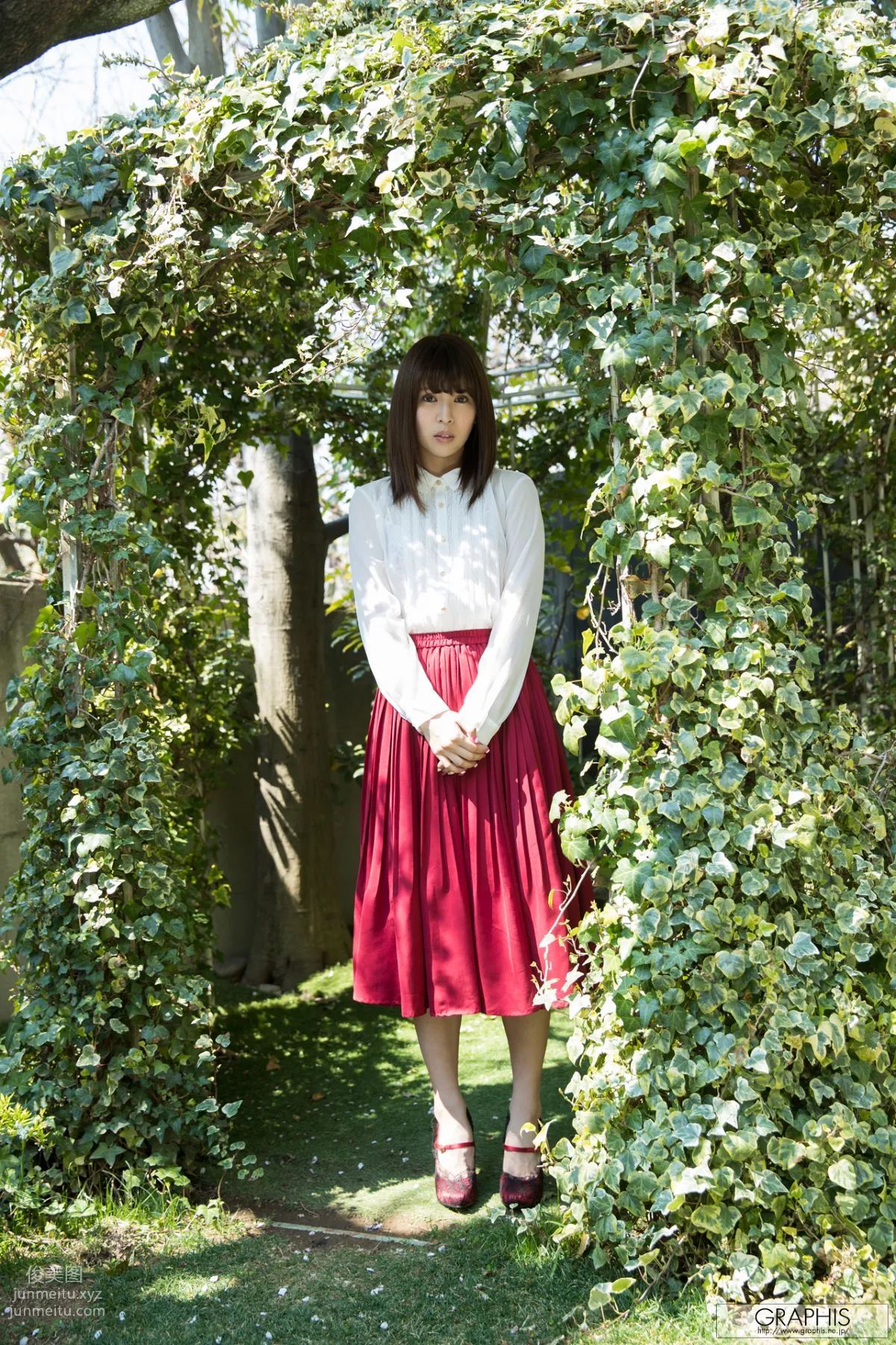 [Graphis] 2017.05.05 ANRI - GW SPECIAL 『 Happy-Go-Lucky 』 page 56
