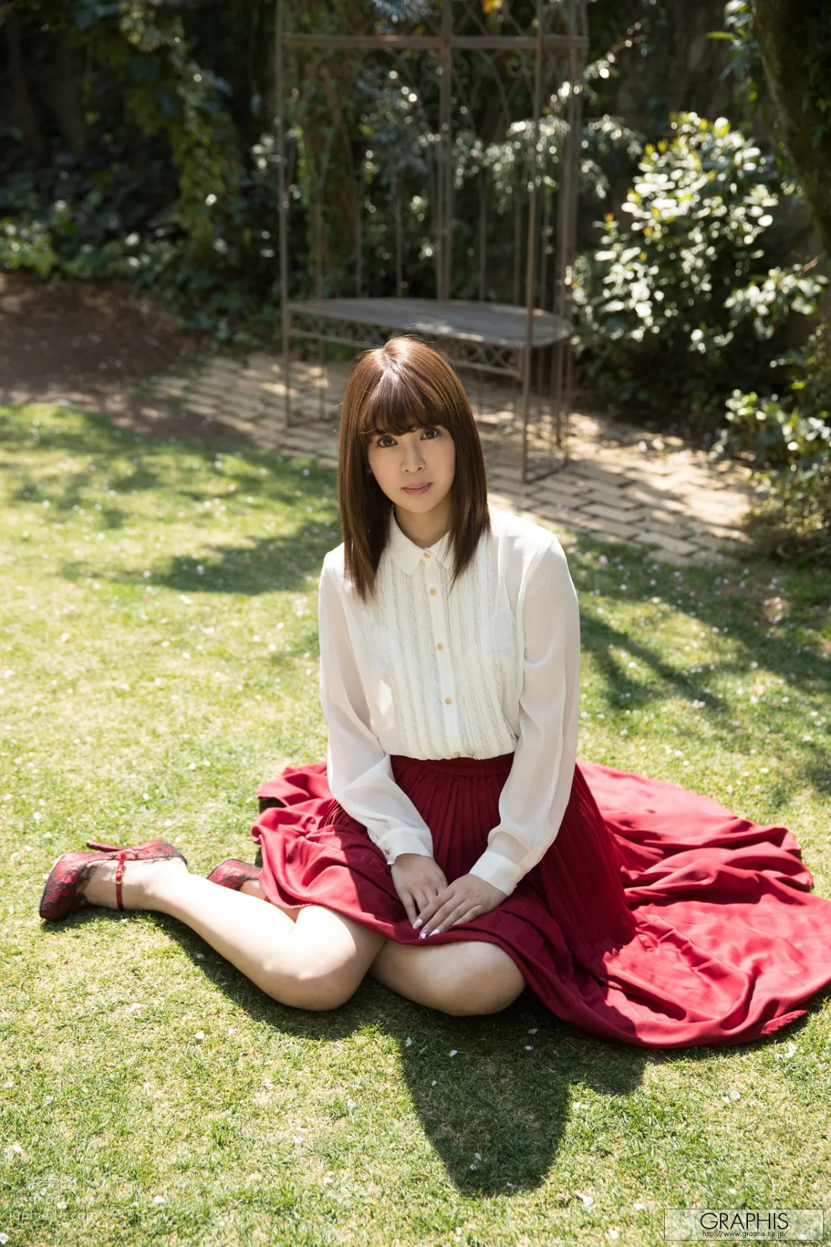 [Graphis] 2017.05.05 ANRI - GW SPECIAL 『 Happy-Go-Lucky 』 page 64
