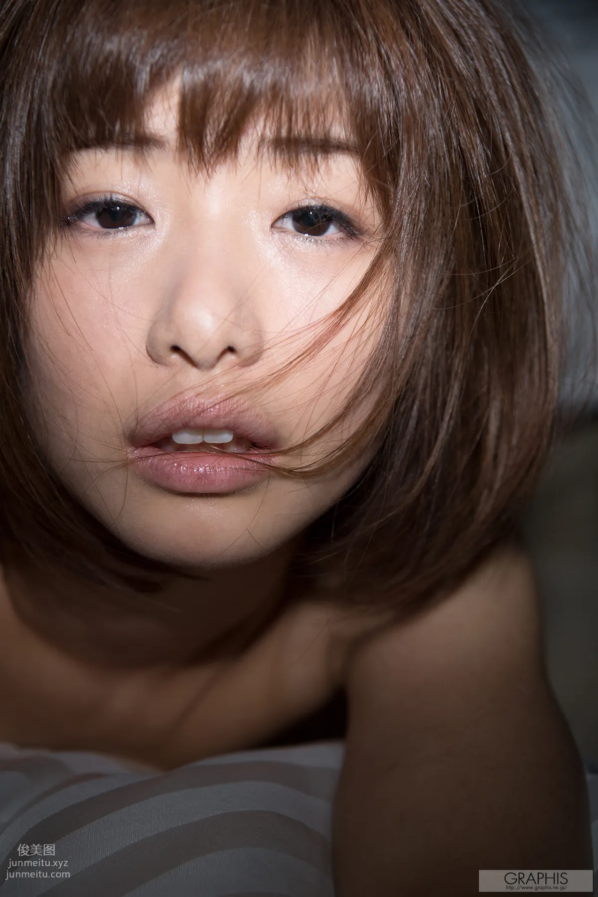 [Graphis] 2017.06.30 Nanami Kawakami 川上 奈々美『 Limited Edition 』 page 16