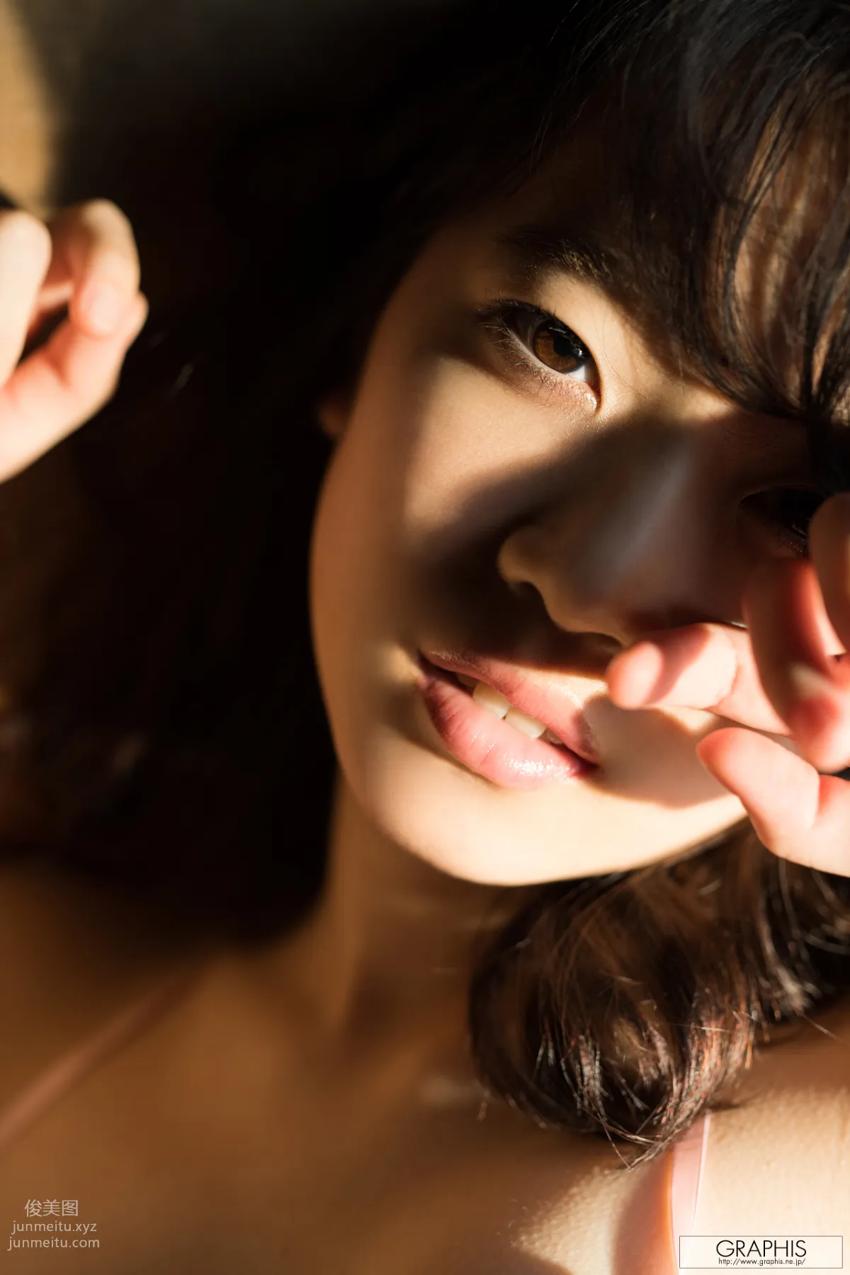[Graphis] 2017.11.25 First Gravure 初脫ぎ娘 Yura Kano 架乃ゆら page 112