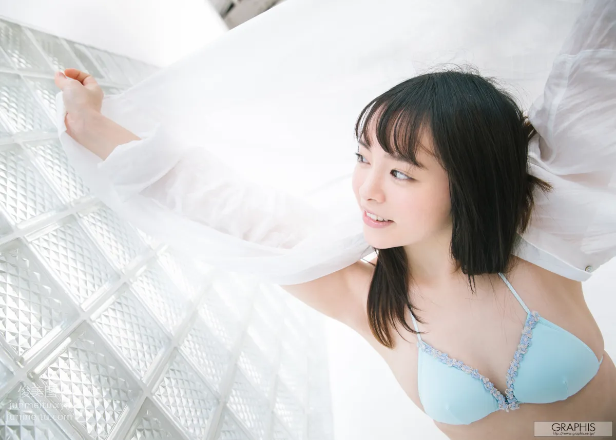 [Graphis] 2018.04.09 初脫ぎ娘 小倉由菜 Yuna Ogura page 68