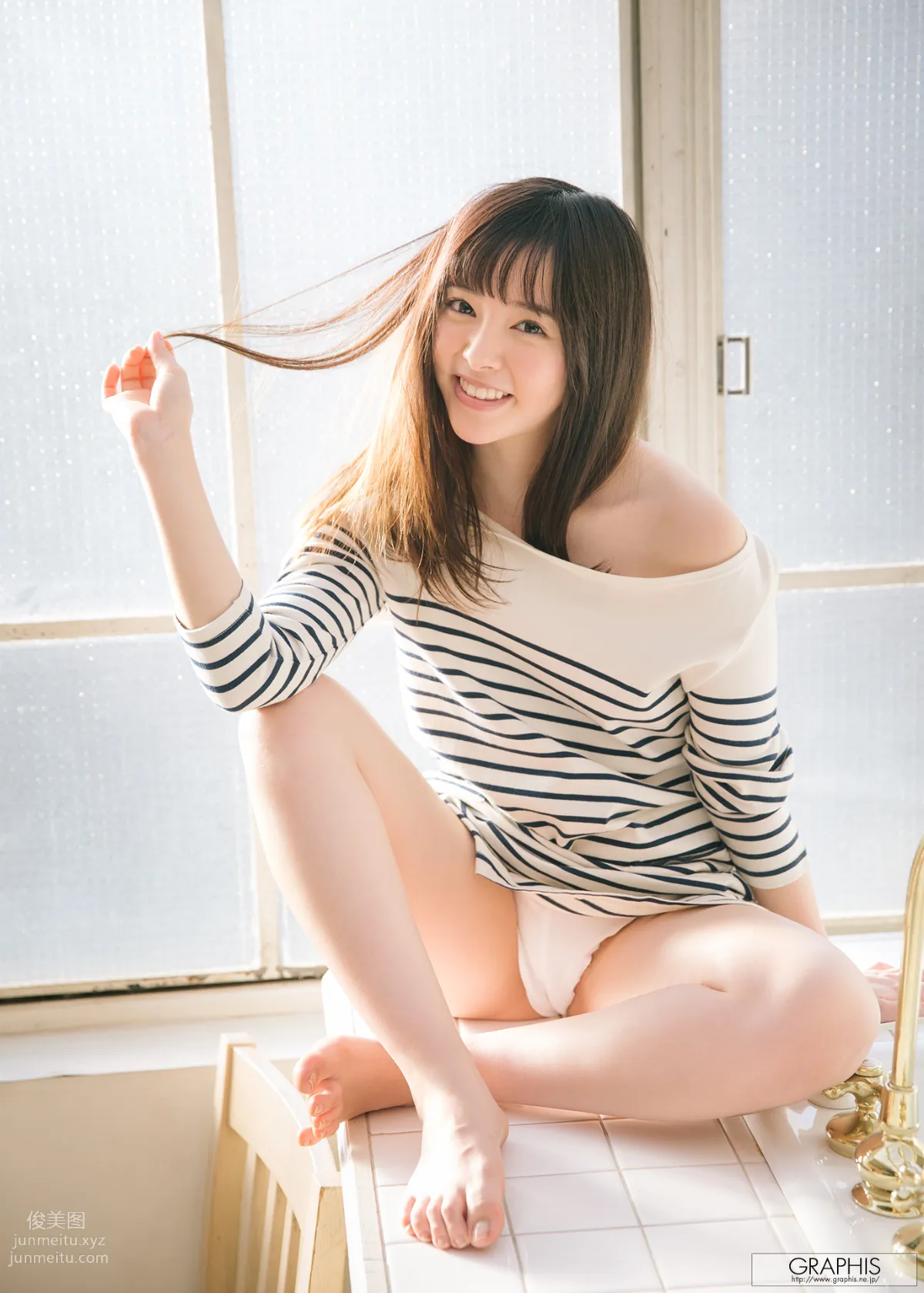[Graphis] 2018.04.09 初脫ぎ娘 小倉由菜 Yuna Ogura page 25