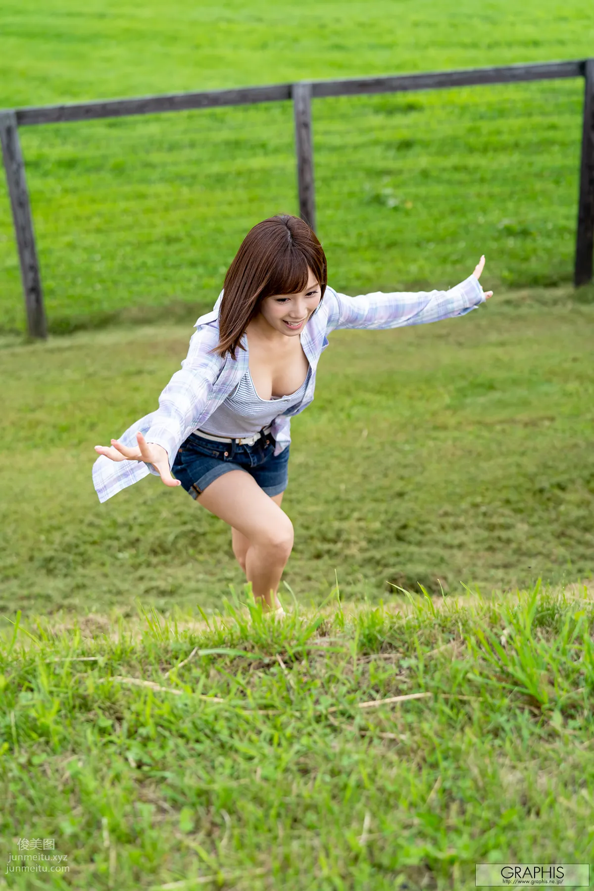 [Graphis] 2019-09-06 Special Gravure 小島みなみ Happiness page 8