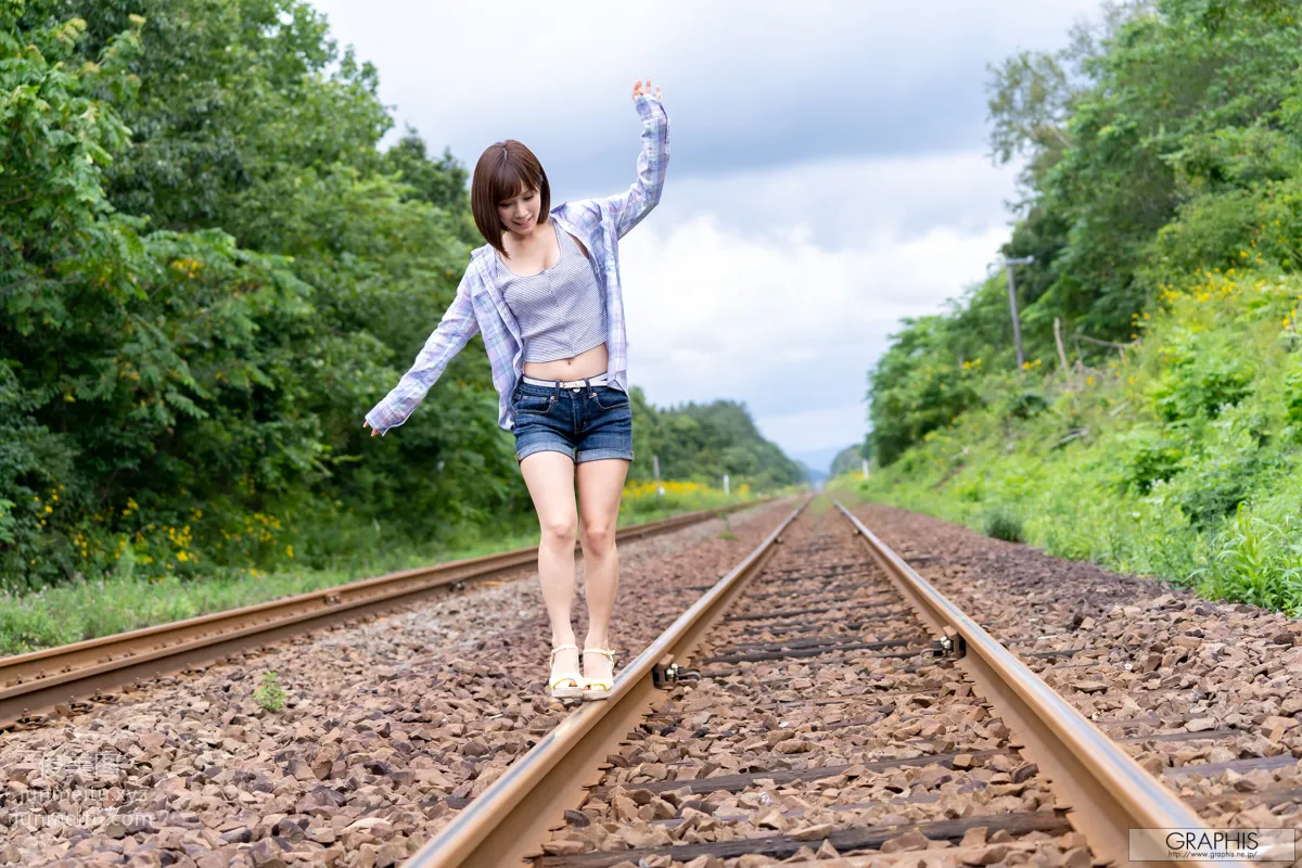 [Graphis] 2019-09-06 Special Gravure 小島みなみ Happiness page 2