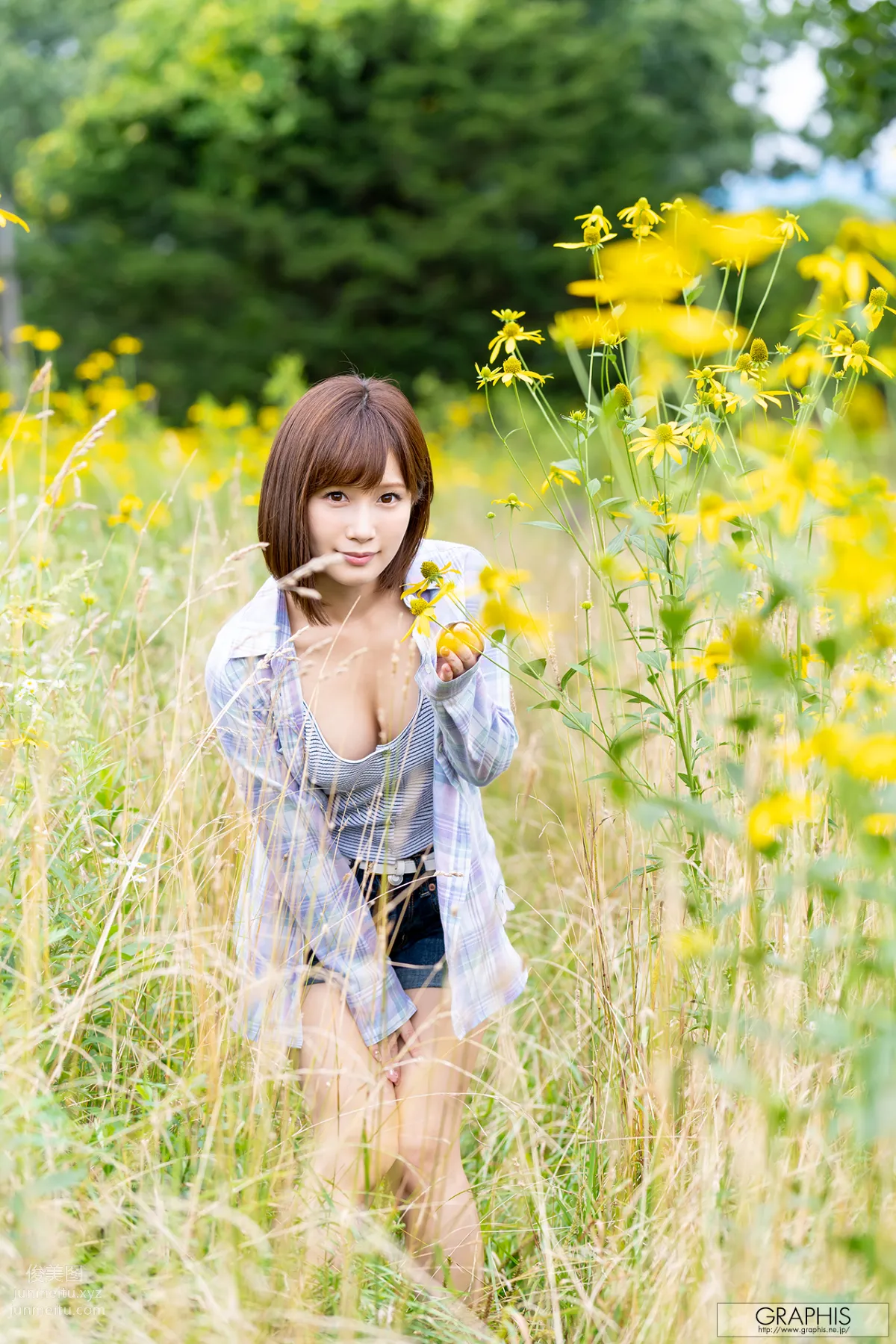 [Graphis] 2019-09-06 Special Gravure 小島みなみ Happiness page 10