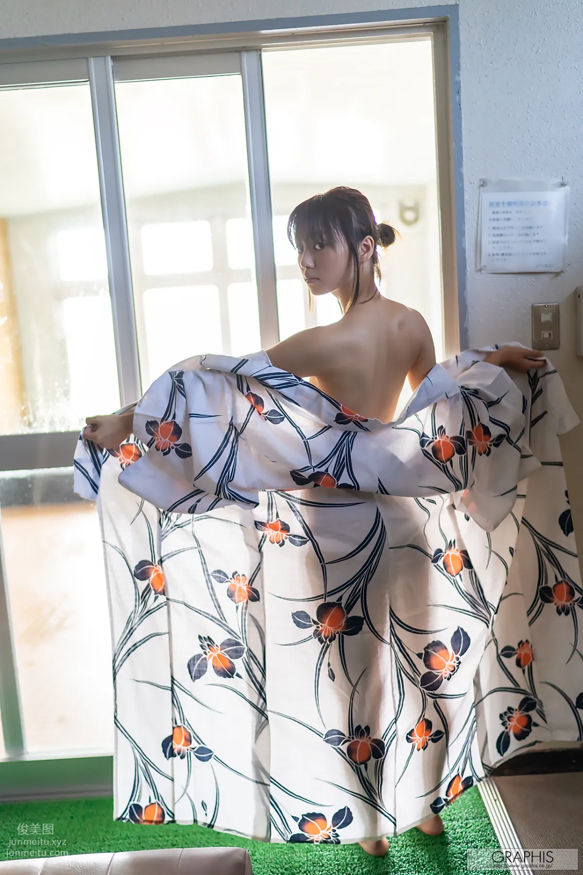 [Graphis] 2019-11-29 もなみ鈴 First Gravure page 42