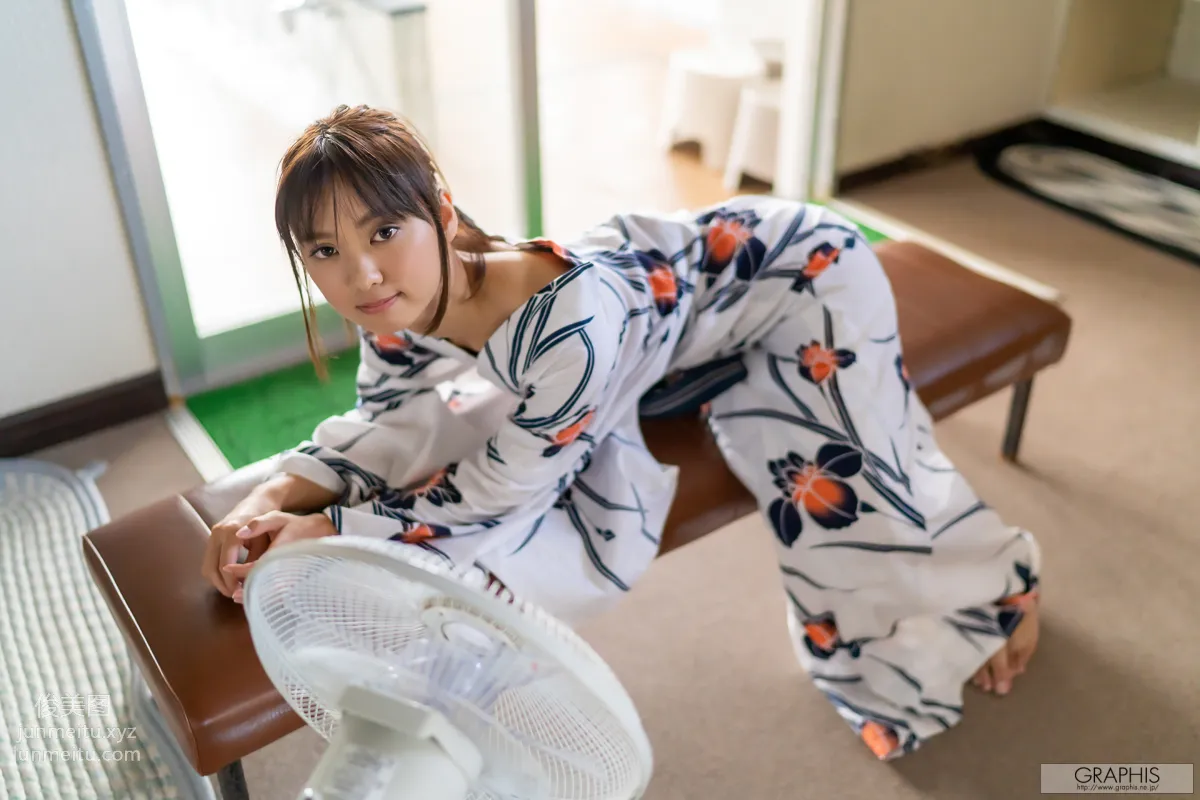 [Graphis] 2019-11-29 もなみ鈴 First Gravure page 38