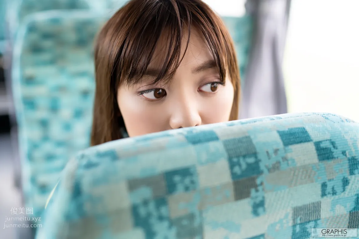 [Graphis] 2019-11-29 もなみ鈴 First Gravure page 14