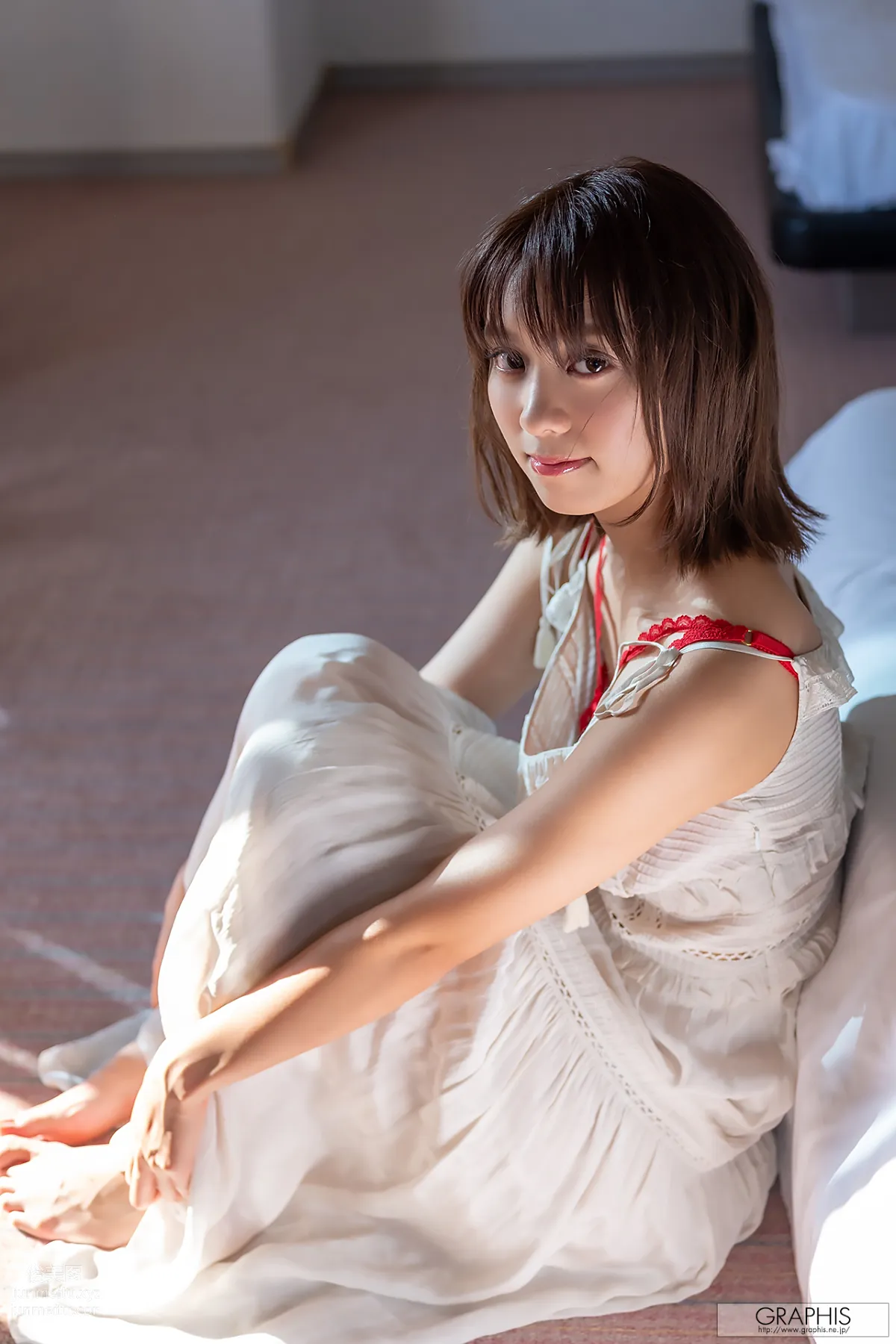 [Graphis] 2019-11-29 もなみ鈴 First Gravure page 96