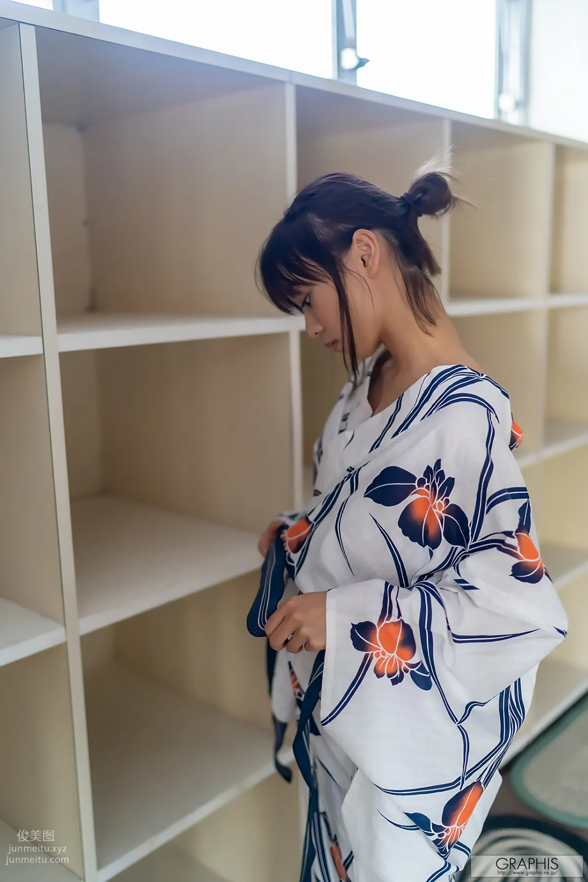 [Graphis] 2019-11-29 もなみ鈴 First Gravure page 40