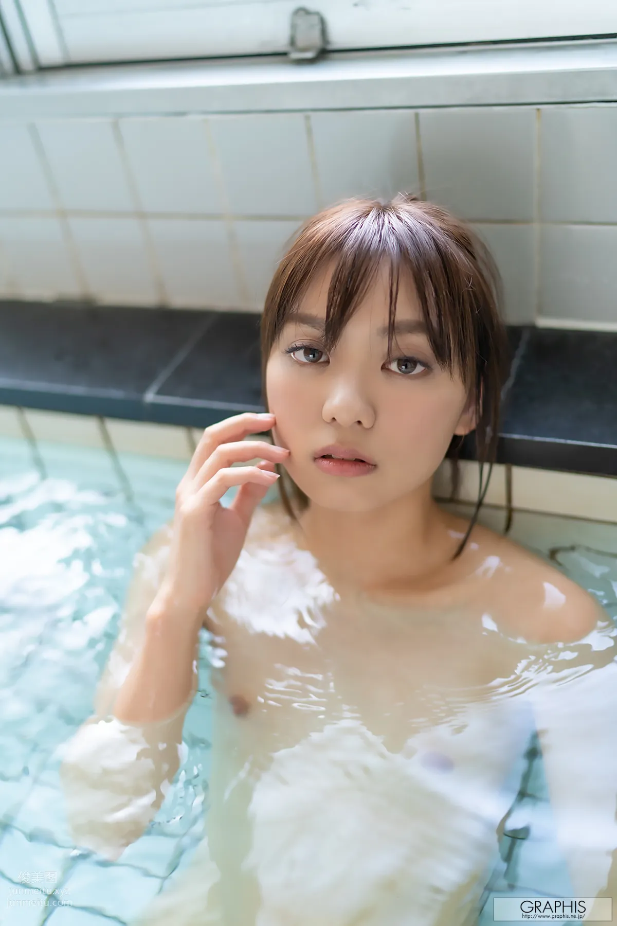 [Graphis] 2019-11-29 もなみ鈴 First Gravure page 57