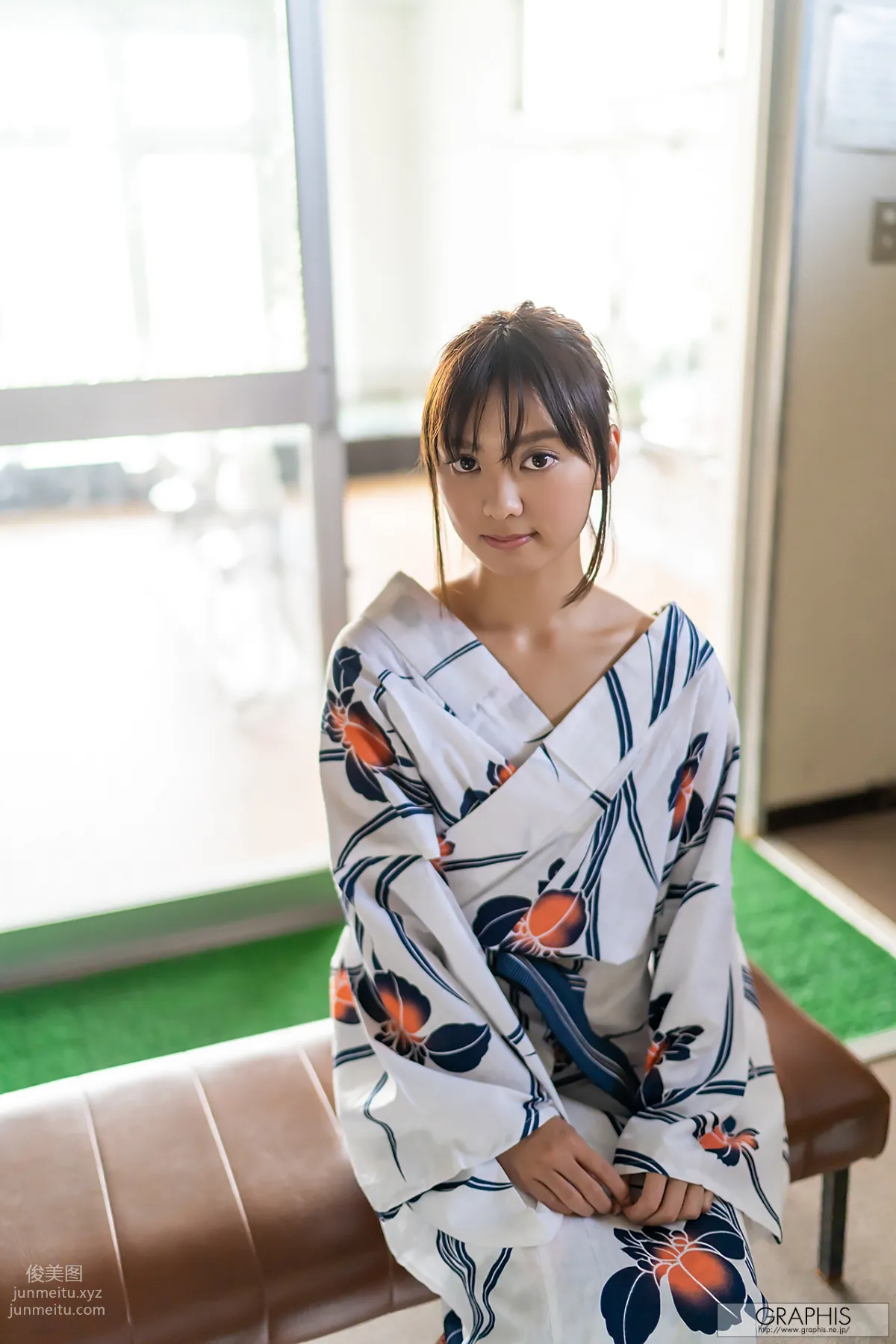 [Graphis] 2019-11-29 もなみ鈴 First Gravure page 37