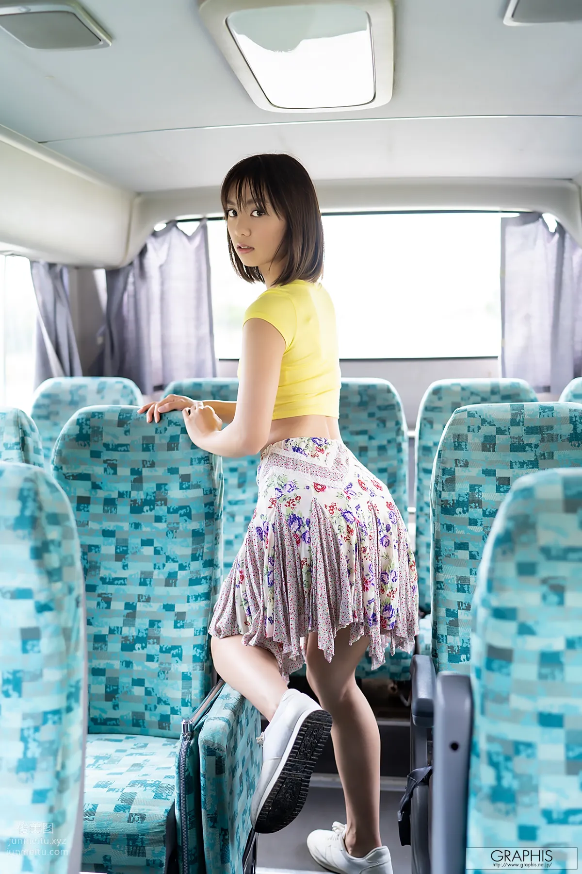 [Graphis] 2019-11-29 もなみ鈴 First Gravure page 15