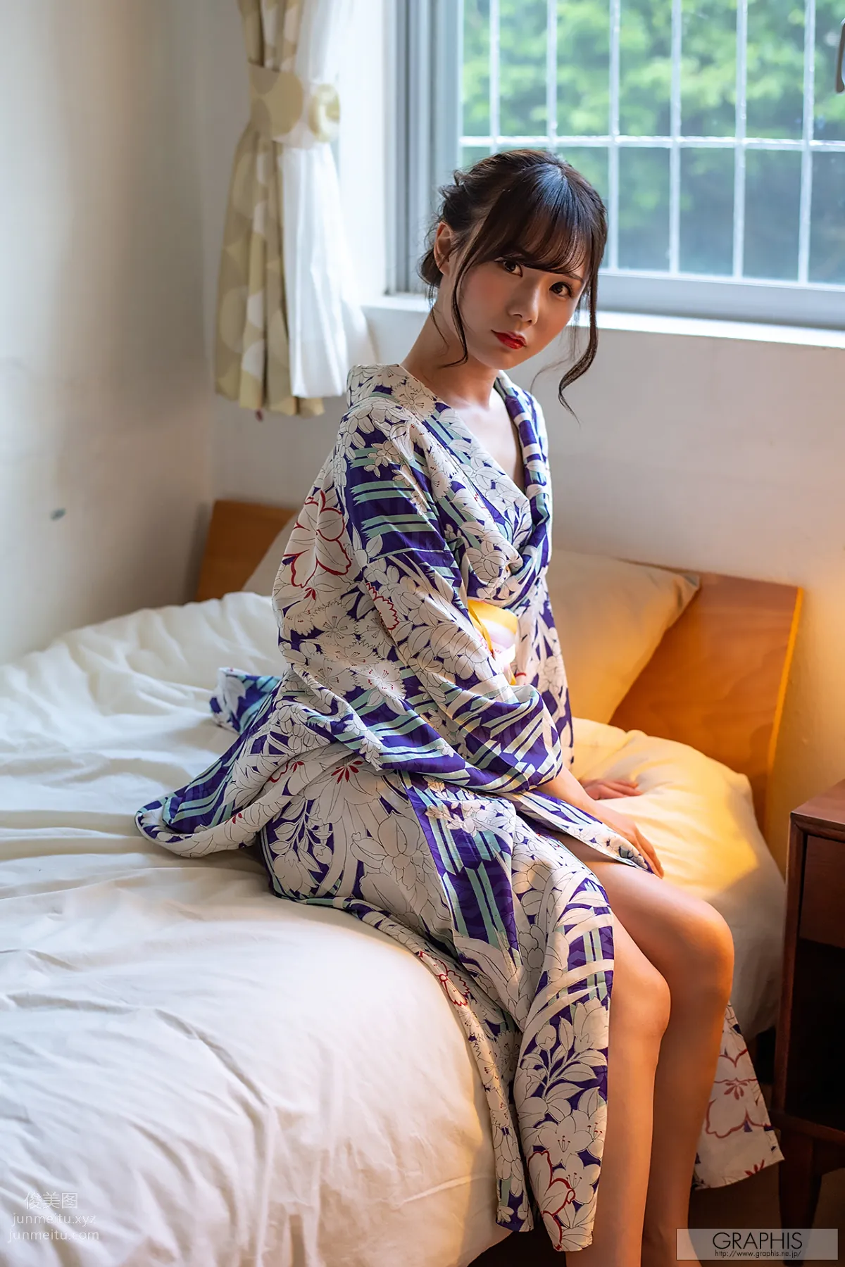 [Graphis] 2020-04-03 Miru Sakamichi 坂道みる 『MIRU』 page 84