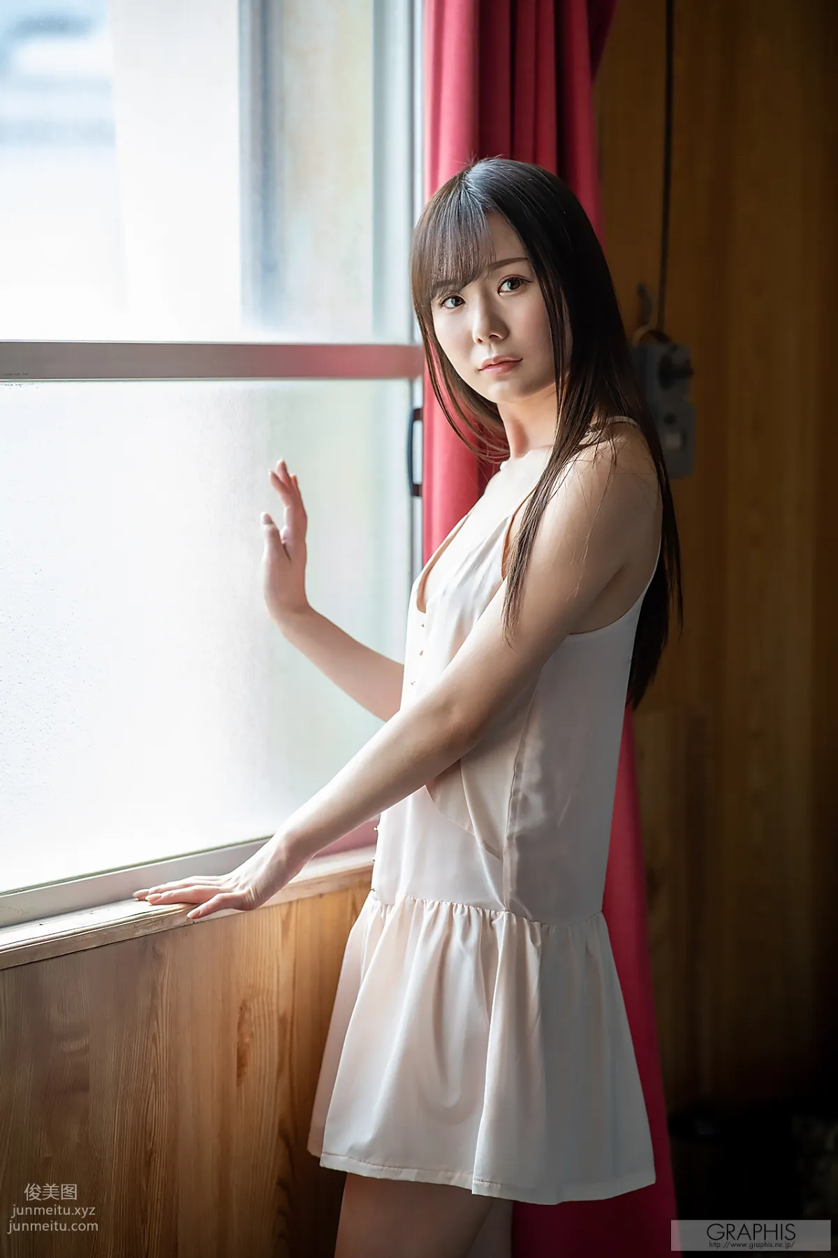 [Graphis] 2020-04-03 Miru Sakamichi 坂道みる 『MIRU』 page 33