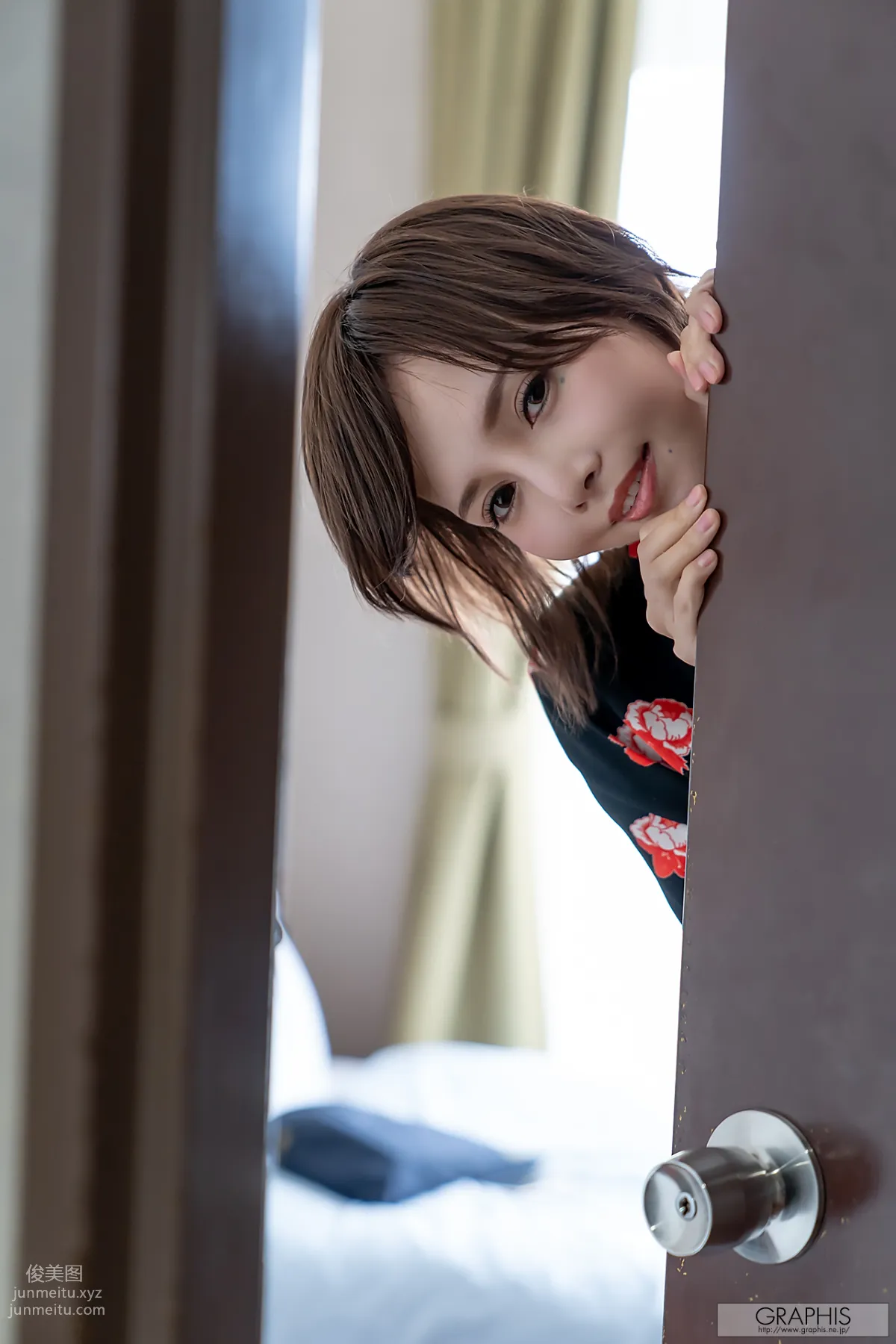 [Graphis] 2020-05-01 Gals - Riona Hirose 広瀬りおな 『 Traverse de craie 』 page 36