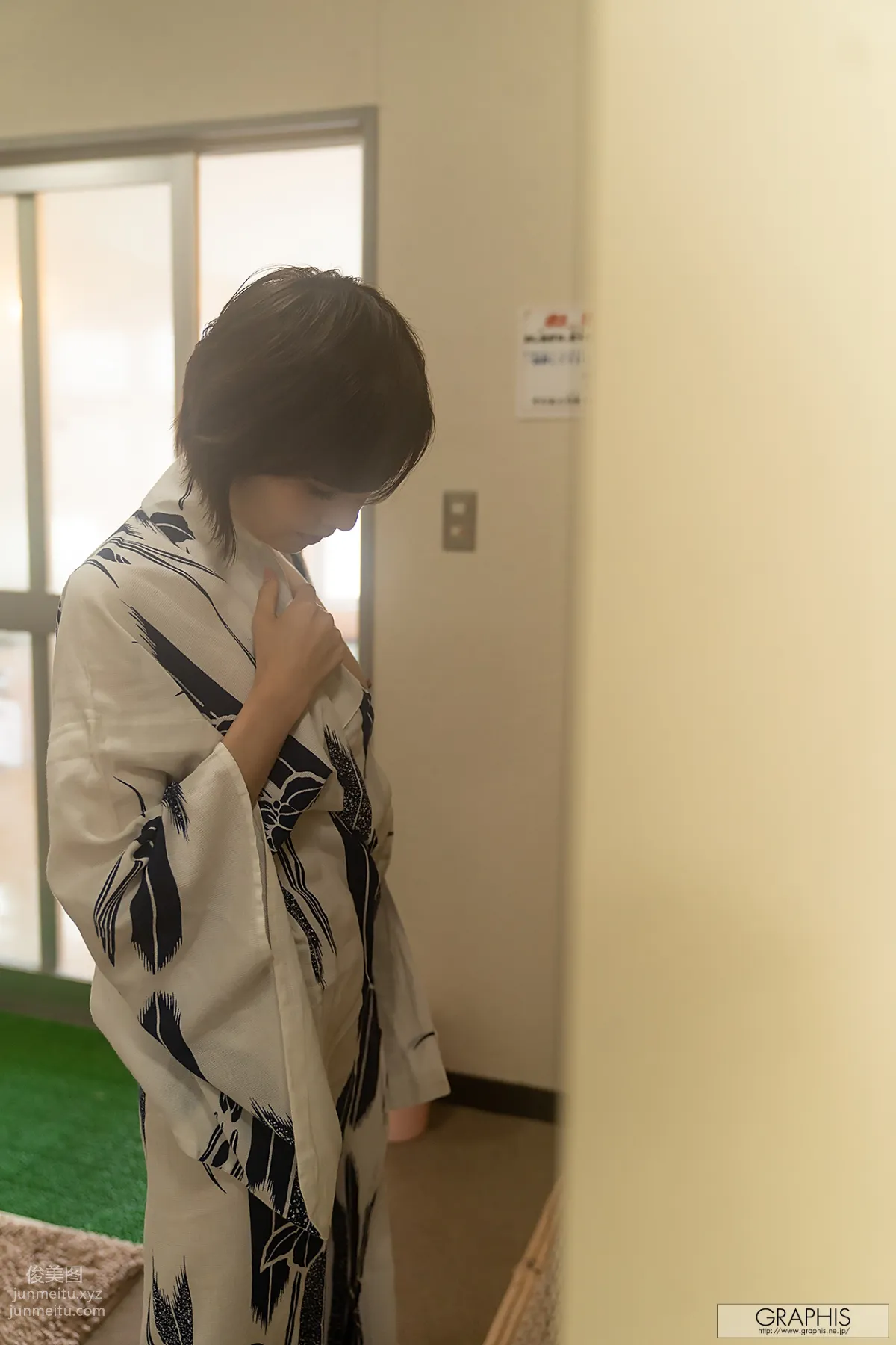 [Graphis] 2020-05-01 Gals - Riona Hirose 広瀬りおな 『 Traverse de craie 』 page 64