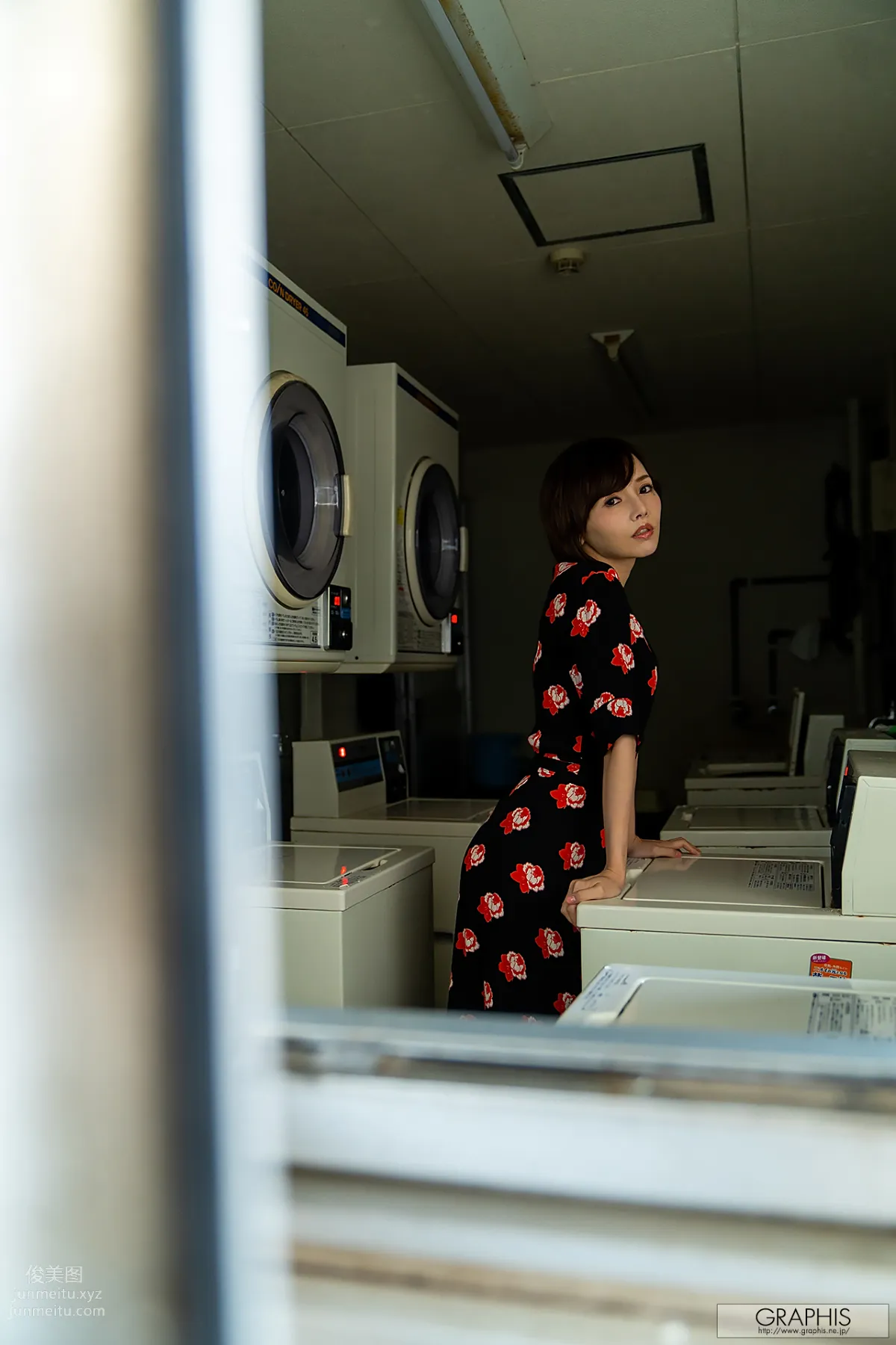 [Graphis] 2020-05-01 Gals - Riona Hirose 広瀬りおな 『 Traverse de craie 』 page 10