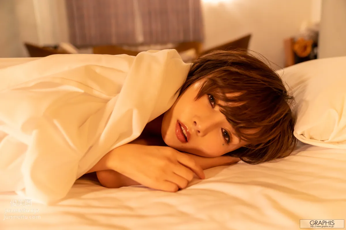 [Graphis] 2020-05-01 Gals - Riona Hirose 広瀬りおな 『 Traverse de craie 』 page 112