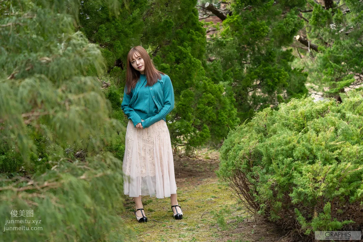 [Graphis] 2020-05-01 GW SPECIAL 2020 - Yuna Ogura 小倉由菜 『 YUNA STYLE 』 page 4