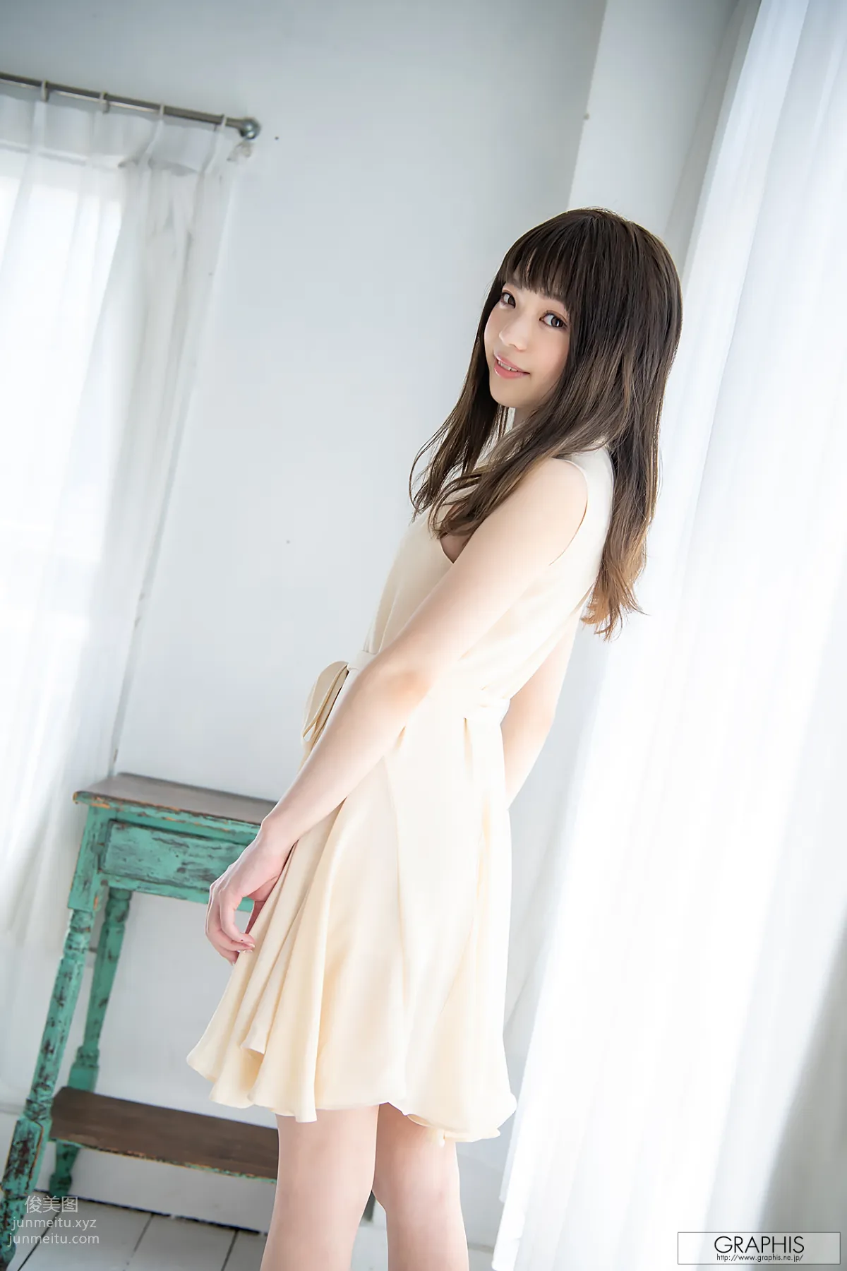 [Graphis] 2020-06-19 First Gravure - Izuna Maki 槙いずな page 3