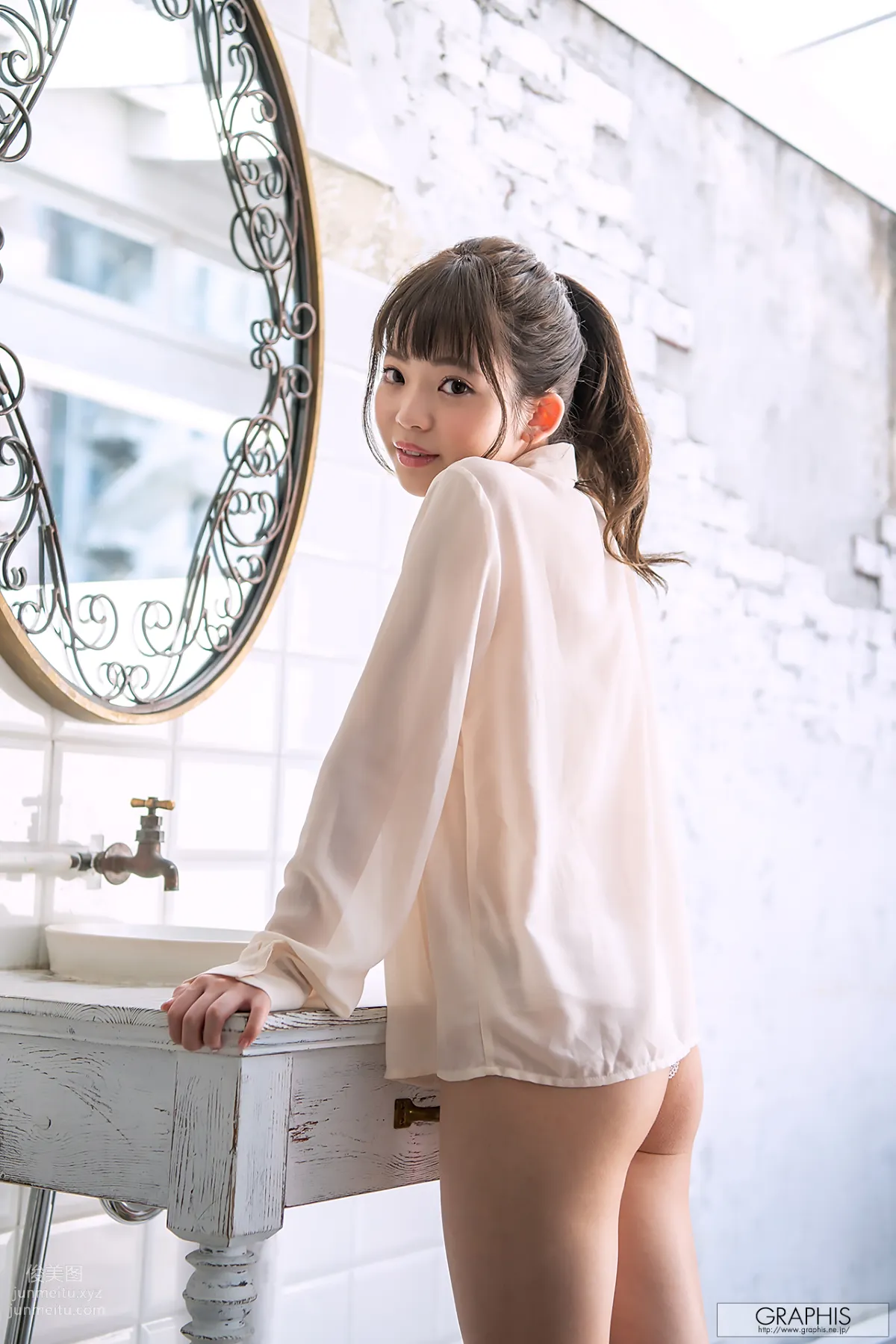 [Graphis] 2020-06-19 First Gravure - Izuna Maki 槙いずな page 70