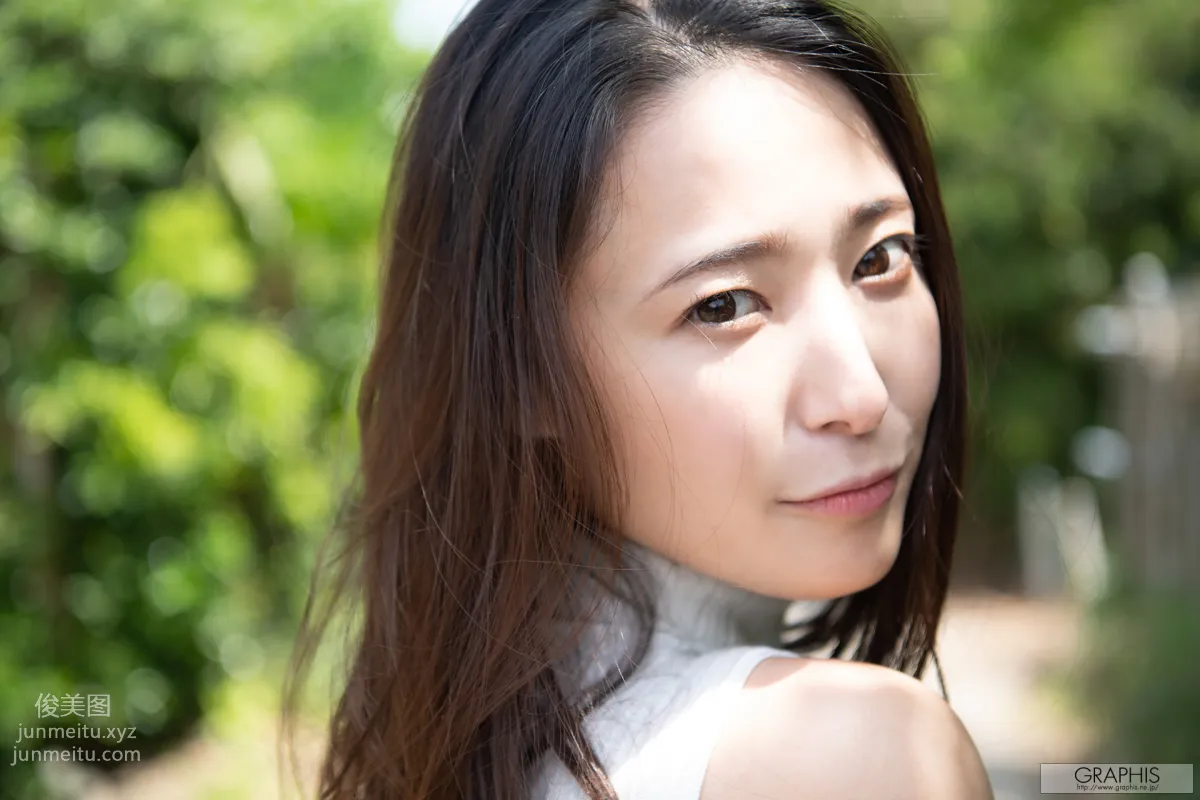 [Graphis] 2020-07-03 Gals - Suzu Matsuoka 松岡すず 『 Raw Expression 』 page 3