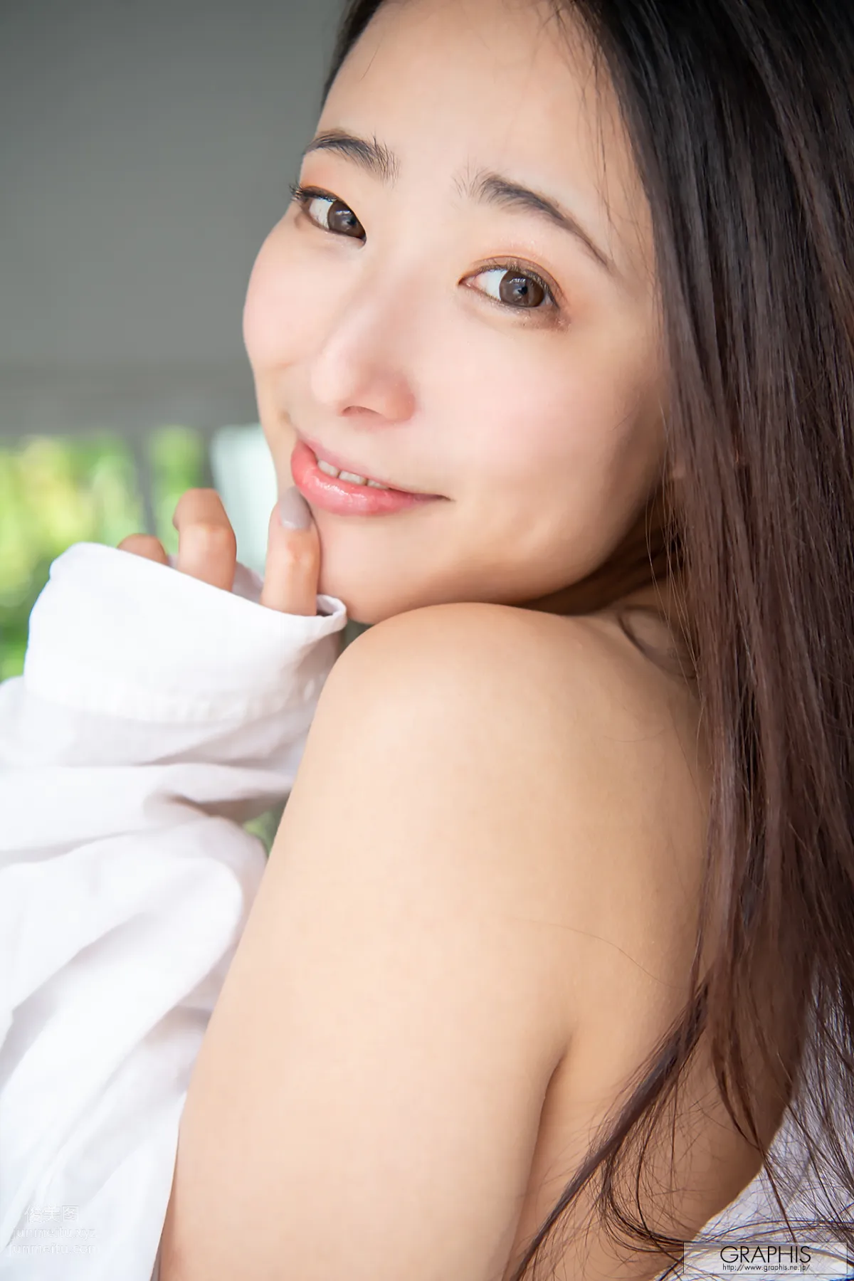 [Graphis] 2020-07-03 Gals - Suzu Matsuoka 松岡すず 『 Raw Expression 』 page 52