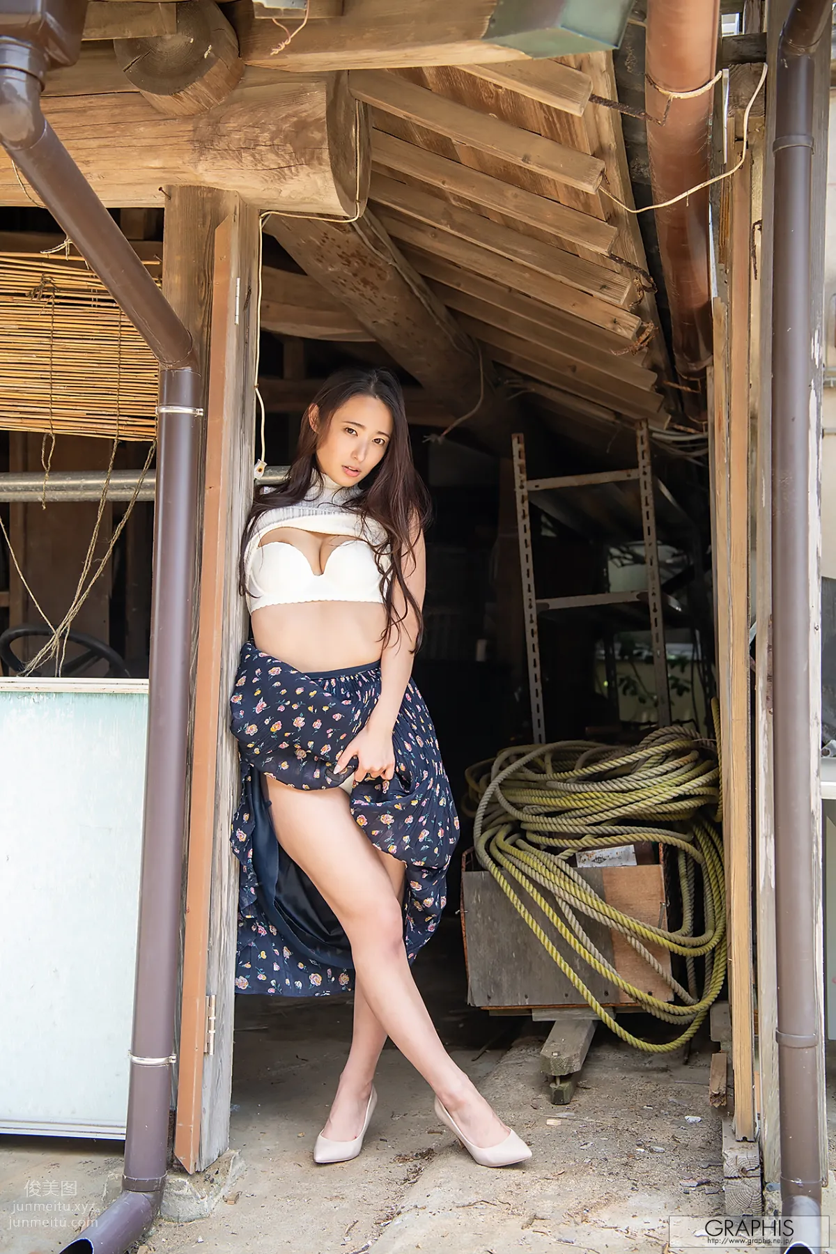 [Graphis] 2020-07-03 Gals - Suzu Matsuoka 松岡すず 『 Raw Expression 』 page 9