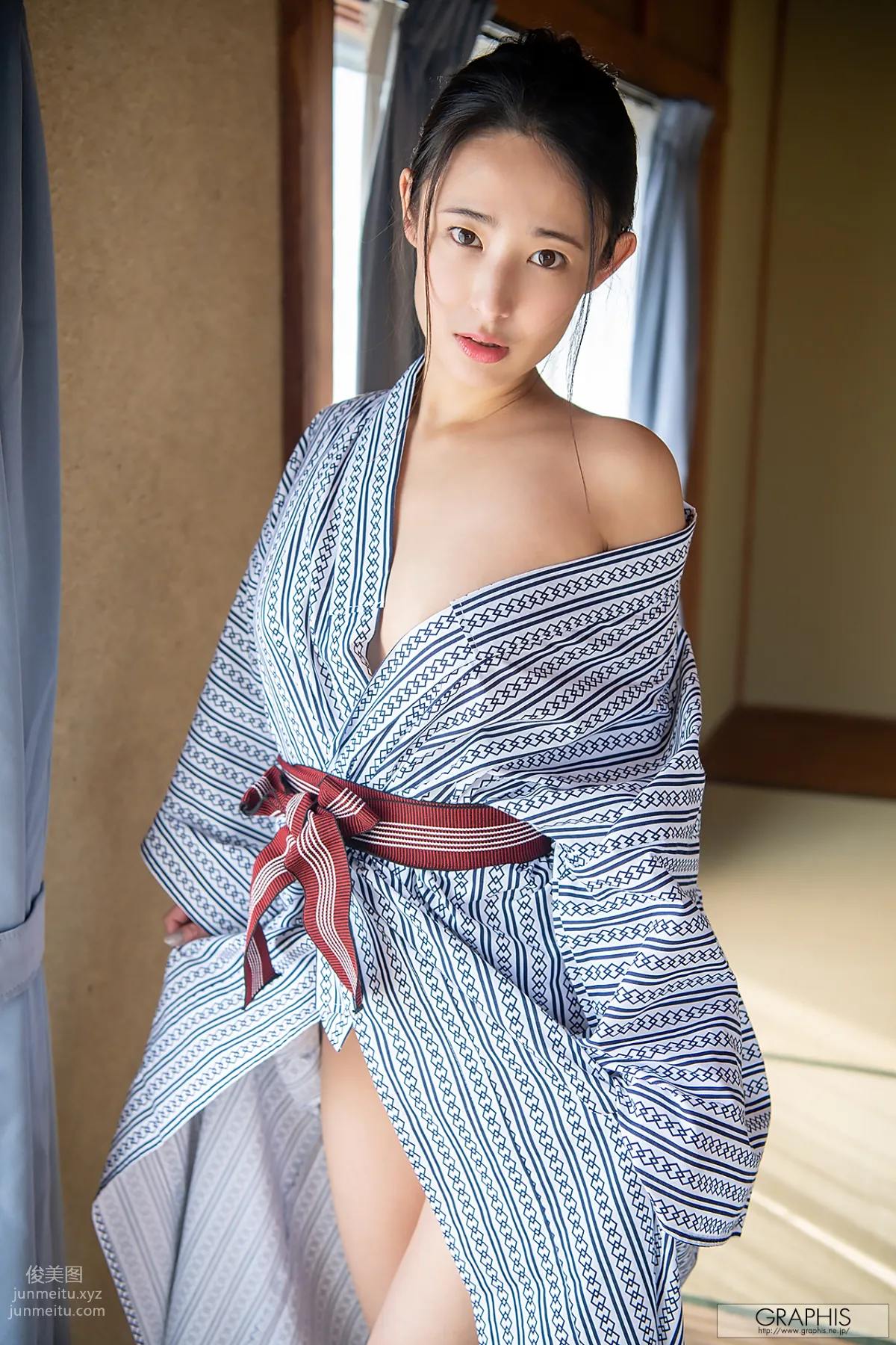 [Graphis] 2020-07-03 Gals - Suzu Matsuoka 松岡すず 『 Raw Expression 』 page 106