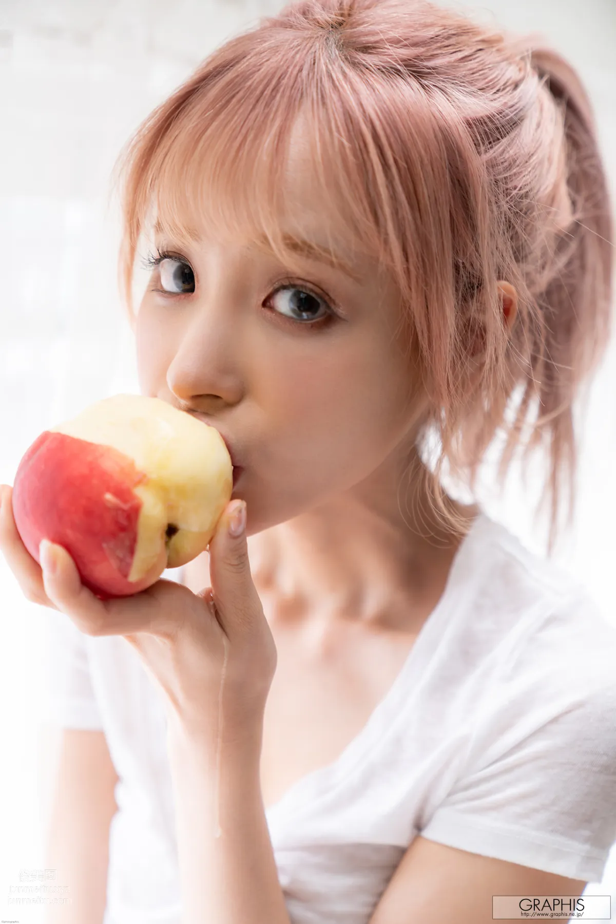 [Graphis] 2020-08-28 SUMMER SPECIAL 2020 - Kana Momonogi 桃乃木かな 『 Change! 』 page 54