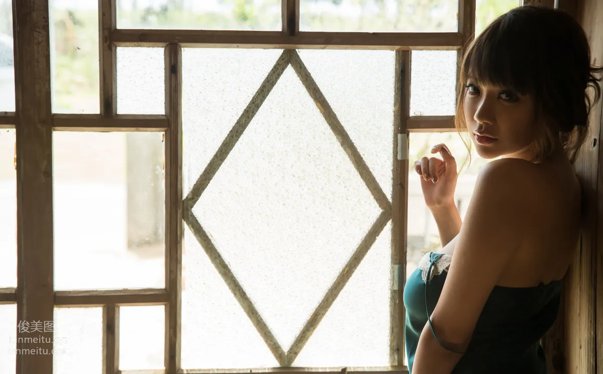 [Graphis] Gals No.423 Shion Utsunomiya 宇都宮しをん Carry On page 64