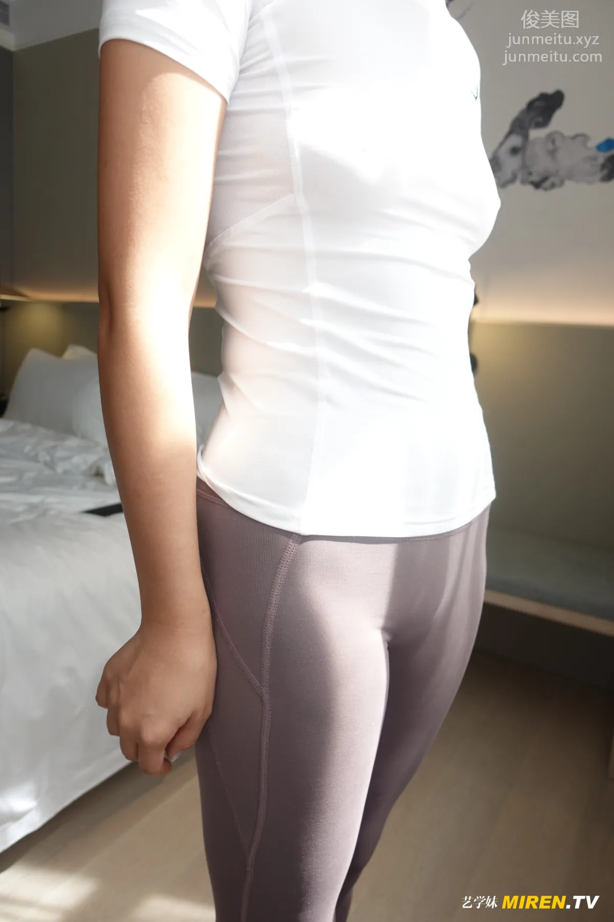 [ROSI艺学妹]2020.10.24 NO.195 page 2