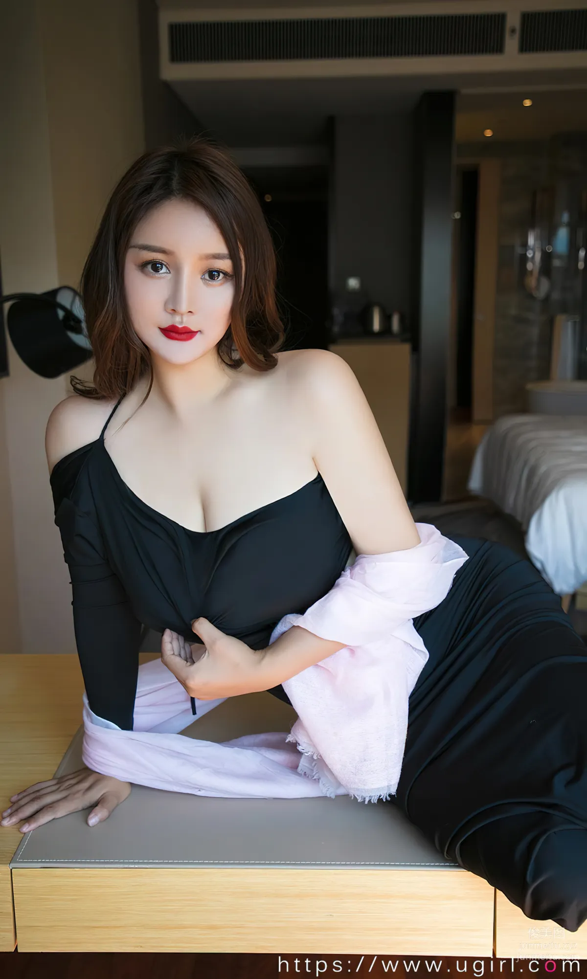 [爱尤物]2024 NO.2813 夏日流火 jona[35P] page 7