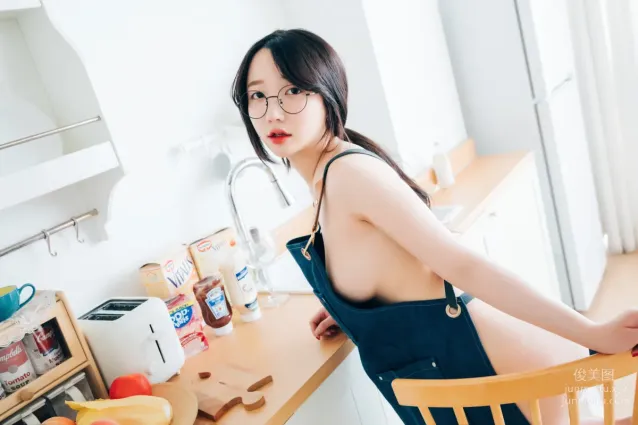 061.[Loozy] Son Ye-Eun (손예은) - Nudy Painter + S.ver [106P]