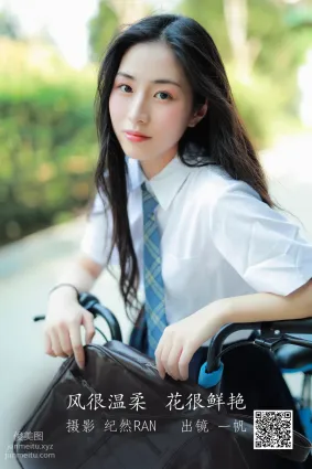 [艺图语] 2022.07.02 风很温柔，花很鲜艳 一帆