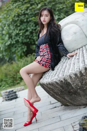 [IESS异思趣向] 2019.02.18 丝享家424：《花丛中的小羽》小羽[82P]