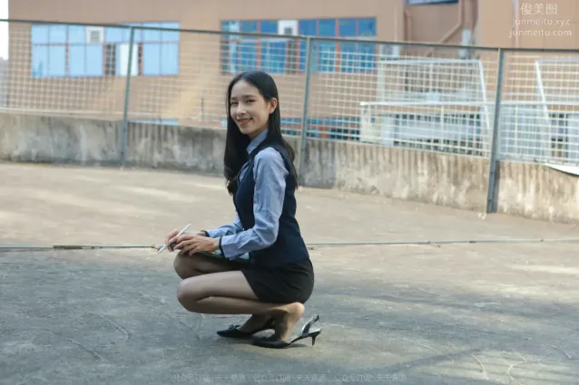 [IESS异思趣向] 2022.02.29 丝享家1015：美子《职业包臀裙黑丝》[98P]